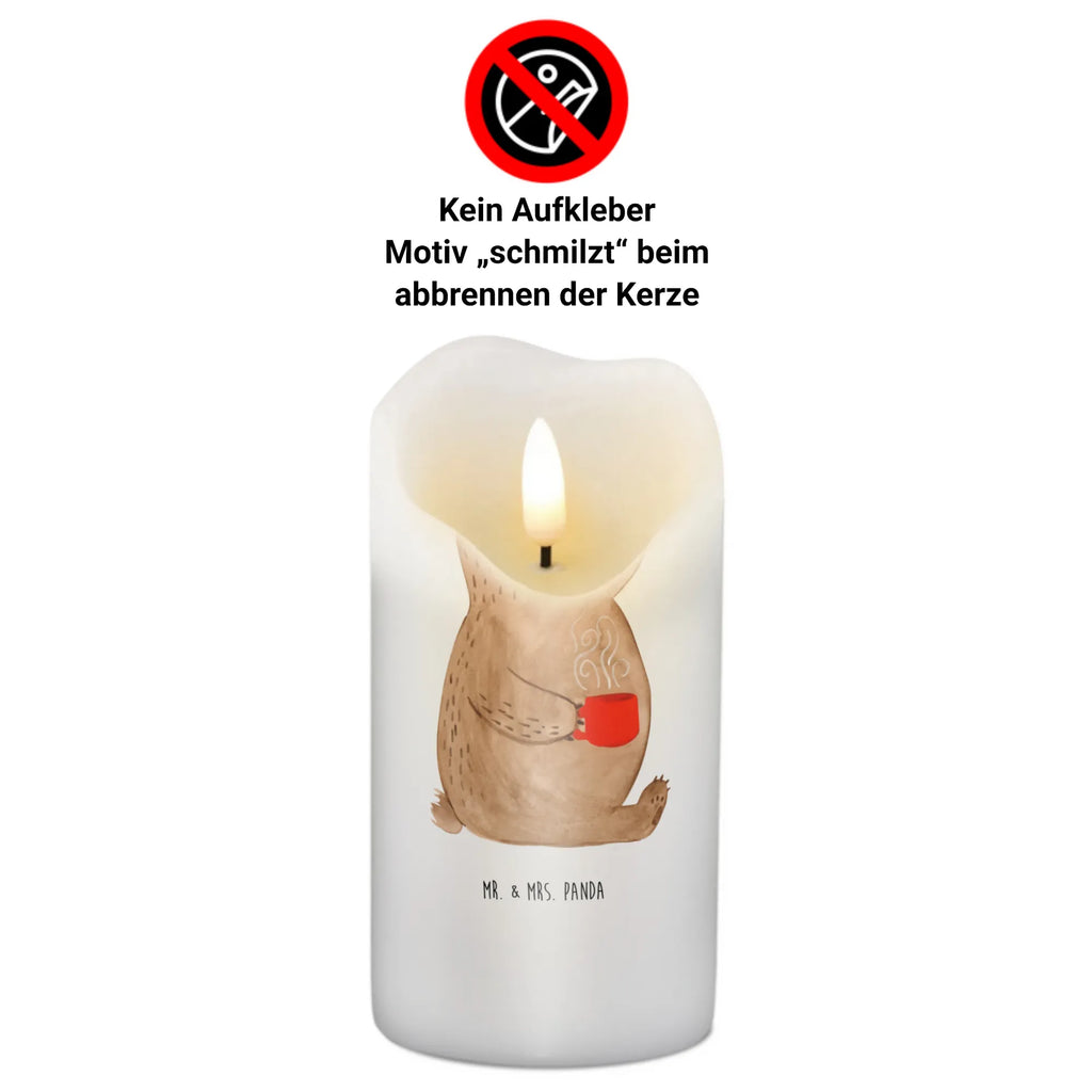 Kerze Bär Kaffee Tischkerze, Geburtstagskerze, Osterkerze, Bedruckte Kerze, Gartenkerze, Handgemachte Kerze, Dekorative Kerze, Geburtskerze, Dekokerze, Kerze Mit Motiv, Erinnerungslicht, Adventskerze, Grosse Kerze, Blockkerze, Weihnachtskerze, Dinnerkerze, Wunschkerze, Laternenkerze, Schmuckkerze, Erinnerungskerze, Zylinderkerze, Hochzeitskerze, Kommunionskerze, Tafelkerze, Wachskerze, Kerze Mit Spruch, Stumpenkerze, Teddybär, Teddy, Bär, Morgenroutine, Coffee, Guten Morgen, Kaffee, Welt Erobern, Welt Retten, Motivation, Bären