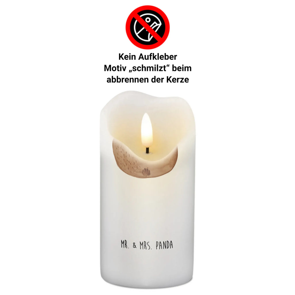 Kerze Bär Schulterblick Kommunionskerze, Dinnerkerze, Erinnerungskerze, Laternenkerze, Geburtstagskerze, Stumpenkerze, Kerze Mit Motiv, Wunschkerze, Weihnachtskerze, Blockkerze, Handgemachte Kerze, Zylinderkerze, Tischkerze, Dekorative Kerze, Kerze Mit Spruch, Erinnerungslicht, Gartenkerze, Adventskerze, Grosse Kerze, Schmuckkerze, Tafelkerze, Hochzeitskerze, Wachskerze, Bedruckte Kerze, Dekokerze, Geburtskerze, Osterkerze, Teddybär, Teddy, Bär, Bärenliebe, Weisheit, Weltansicht, Selbstachtung, Motivation, Bären