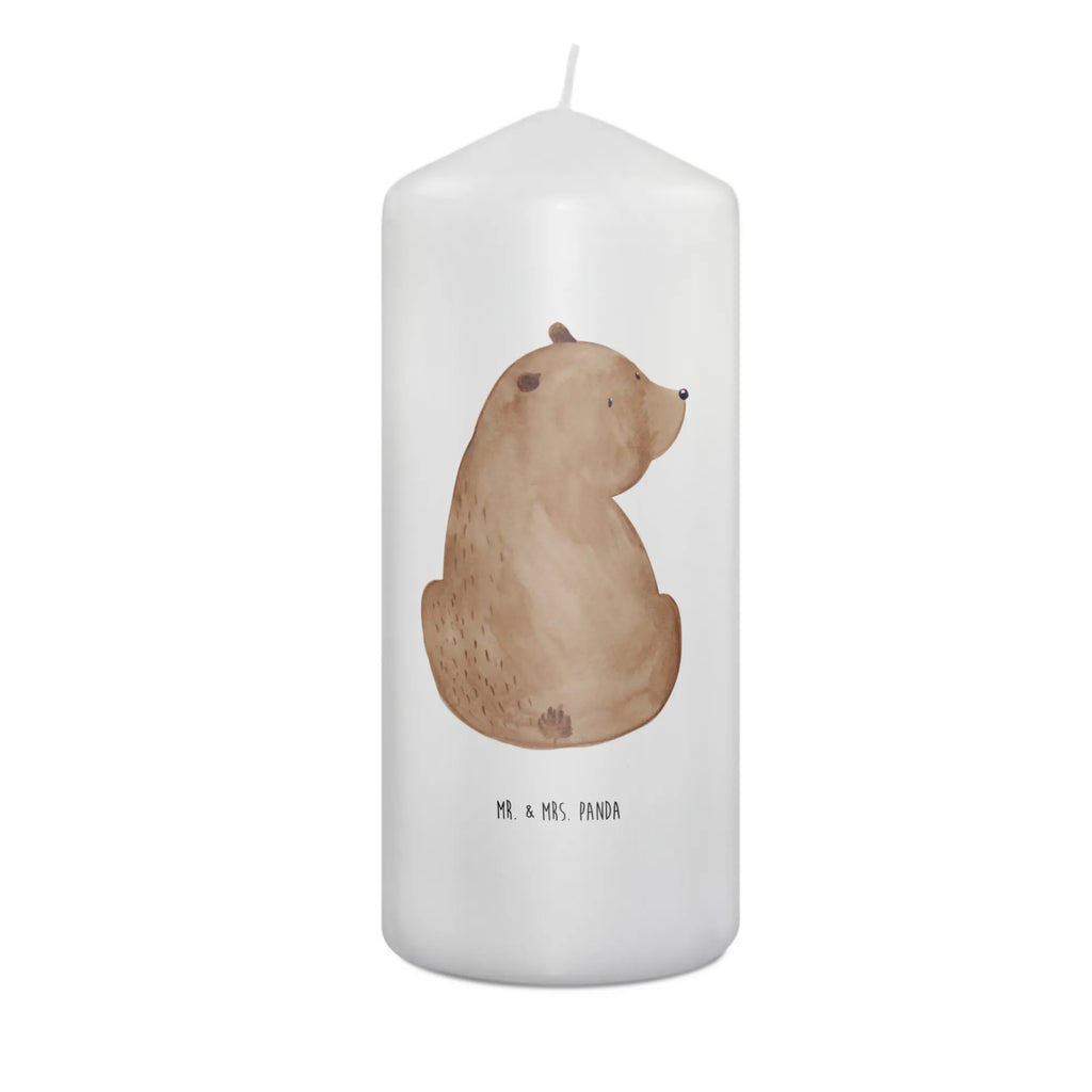 Kerze Bär Schulterblick Kommunionskerze, Dinnerkerze, Erinnerungskerze, Laternenkerze, Geburtstagskerze, Stumpenkerze, Kerze Mit Motiv, Wunschkerze, Weihnachtskerze, Blockkerze, Handgemachte Kerze, Zylinderkerze, Tischkerze, Dekorative Kerze, Kerze Mit Spruch, Erinnerungslicht, Gartenkerze, Adventskerze, Grosse Kerze, Schmuckkerze, Tafelkerze, Hochzeitskerze, Wachskerze, Bedruckte Kerze, Dekokerze, Geburtskerze, Osterkerze, Teddybär, Teddy, Bär, Bärenliebe, Weisheit, Weltansicht, Selbstachtung, Motivation, Bären
