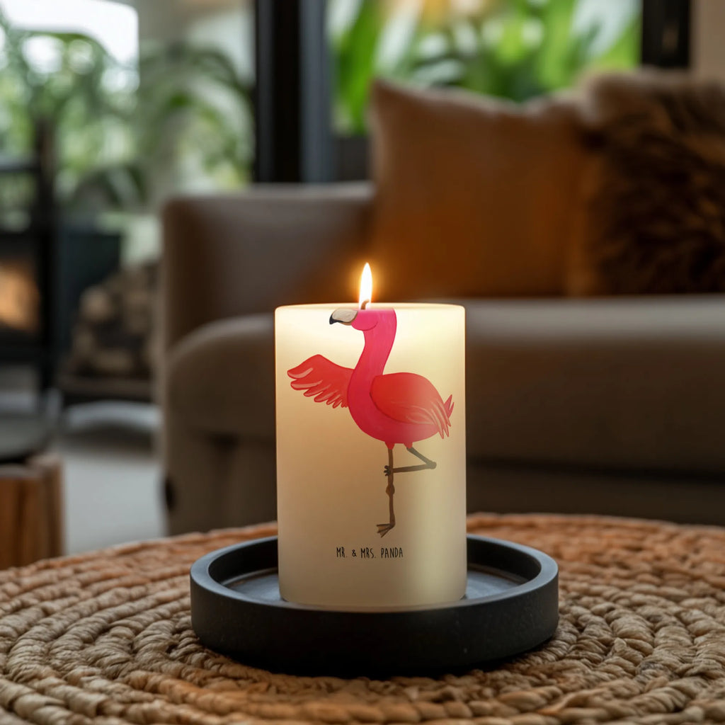 Candle flamingo yoga Blockkerze, Kommunionskerze, Osterkerze, Wunschkerze, Kerze Mit Spruch, Gartenkerze, Kerze Mit Motiv, Handgemachte Kerze, Erinnerungskerze, Dekokerze, Zylinderkerze, Geburtskerze, Geburtstagskerze, Bedruckte Kerze, Laternenkerze, Adventskerze, Hochzeitskerze, Erinnerungslicht, Stumpenkerze, Dekorative Kerze, Schmuckkerze, Wachskerze, Tischkerze, Tafelkerze, Grosse Kerze, Dinnerkerze, Weihnachtskerze, Flamingo, Aufregen, Tiefenentspannung, Yoga, Yoga-Übung, Achtsamkeit, Vogel, Ärger, Namaste, Entspannung