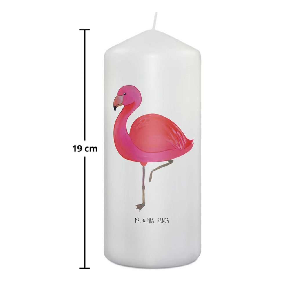 Kerze Flamingo Classic Geburtskerze, Erinnerungskerze, Schmuckkerze, Bedruckte Kerze, Kerze Mit Spruch, Wachskerze, Tafelkerze, Hochzeitskerze, Adventskerze, Dinnerkerze, Kommunionskerze, Geburtstagskerze, Wunschkerze, Weihnachtskerze, Osterkerze, Grosse Kerze, Blockkerze, Stumpenkerze, Kerze Mit Motiv, Tischkerze, Gartenkerze, Dekokerze, Handgemachte Kerze, Dekorative Kerze, Laternenkerze, Erinnerungslicht, Zylinderkerze, Flamingo, Einzigartig, Sohn, Freundin, Ich, Geschwister, Freundinnen, Selbstliebe, Spruch, Außenseiter, Tochter, für Mich, Stolz