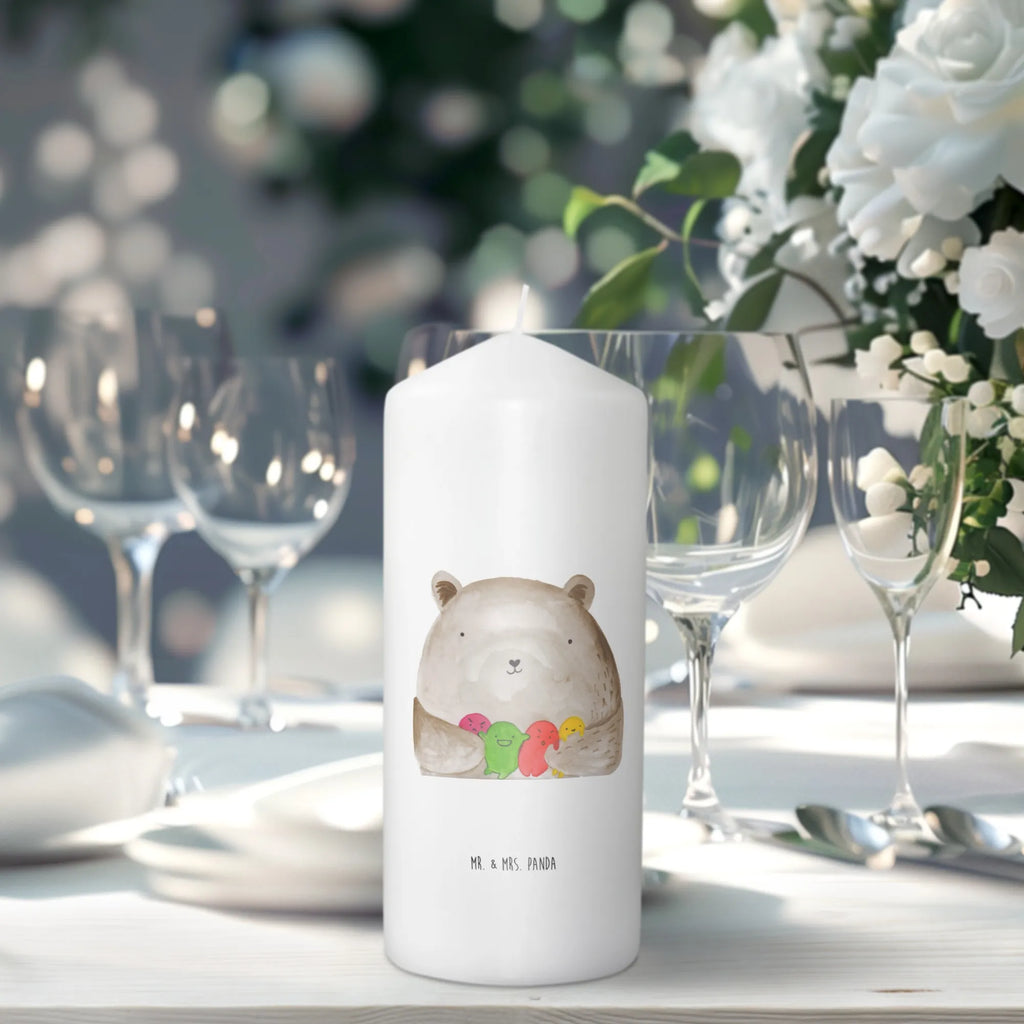 Kerze Bär Gefühl Schmuckkerze, Osterkerze, Erinnerungslicht, Tischkerze, Kommunionskerze, Bedruckte Kerze, Grosse Kerze, Dekokerze, Hochzeitskerze, Dinnerkerze, Laternenkerze, Tafelkerze, Stumpenkerze, Erinnerungskerze, Handgemachte Kerze, Weihnachtskerze, Dekorative Kerze, Adventskerze, Blockkerze, Gartenkerze, Wachskerze, Zylinderkerze, Wunschkerze, Geburtskerze, Geburtstagskerze, Kerze Mit Motiv, Kerze Mit Spruch, Teddybär, Teddy, Bär, Durchgedreht, Wahnsinn, Verrückt