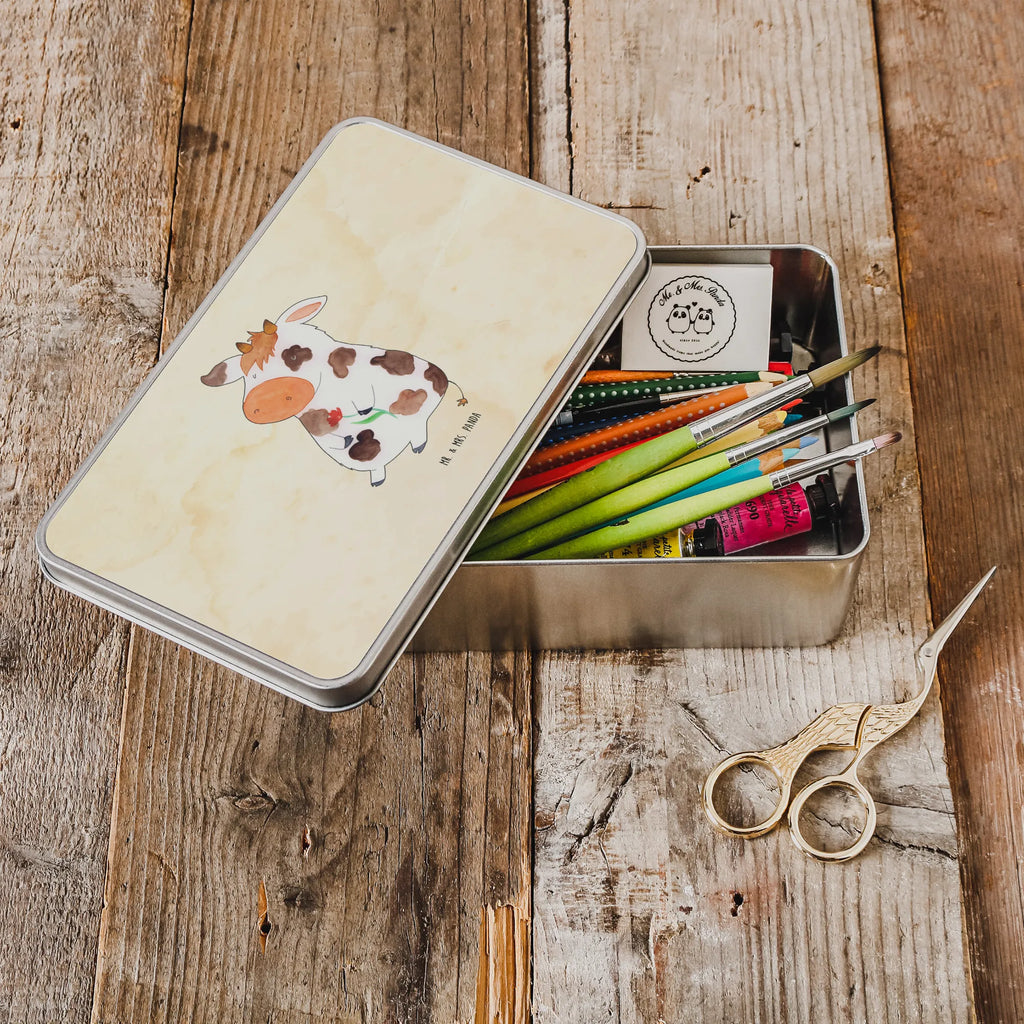 Metalldose rechteckig Kuh Vintage Metalldose, Metalldose Mit Scharnierdeckel, Teedose Metall, Geschenkverpackung Aus Metall, Große Metalldose, Süßigkeitendose Metall, Metalldose Mit Motiv, Bedruckte Metalldose, Aufbewahrungsdose Metall, Kleine Metalldose, Kaffeedose Metall, Metalldose Zum Befüllen, Keksdose Metall, Schmuckdose Metall, Blechdose, Geschenkbox Metall, Personalisierbare Metalldose, Metalldose Design, Metalldose, Metalldose Zum Selbstgestalten, Deko Metalldose, Dekodose Metall, Dose Mit Deckel Metall, Blechbehälter, Vorratsdose Metall, Metallbehälter Mit Deckel, Vorratsbehälter Aus Metall, Retro Metalldose, Nostalgische Blechdose, Rechteckige Dose Metall, Verpackungsdose Metall, Moderne Metalldose, Dose Aus Metall, Aufbewahrungsbox Metall, Runddose Metall, Sammeldose Metall, Klappdose Metall, Blechbox Mit Aufdruck, Metalldose Mit Spruch, Deko Aufbewahrungsdose Metall, Vorratsbox Metall, Basteldose Metall, Aufbewahrungsdose Aus Blech, Bauernhof, Hoftiere, Landwirt, Landwirtin, Kühe, Milchkuh, Kuh, Milch, Motivtion, Flausen, Spruch, Hof, Magie, Träume