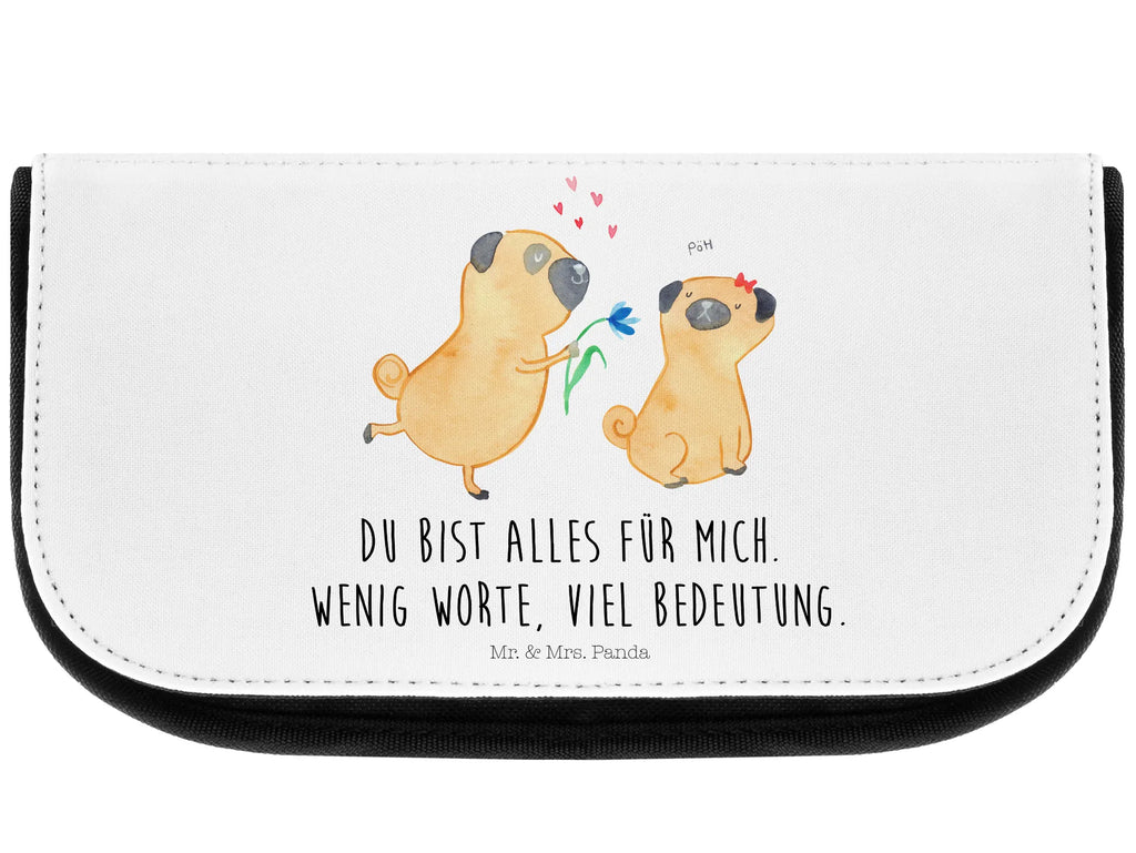 Kosmetiktasche Mops Verliebt Kulturtasche, Toilettentasche, kosmetik beutel, Kosmetiktasche, reise kosmetiktasche, Waschtasche, Schminktäschchen, Waschbeutel, kosmetiktäschchen, kulturtäschchen, toilettenbeutel, Organizer Tasche, utensilientasche, kleines Täschchen, Beauty Bag, Kulturbeutel, Schminktasche, beauty tasche, bad tasche, Make-Up Bag, Schminkbeutel, Beautybag, zubehörtasche, beauty case, Necessaire, hygiene tasche, Reisenecessaires, reiseschminktasche, Hunderasse, Hundebesitzer, Sprüche, Hundemotiv, Haustier, Tierliebhaber, Hund, Liebe, Möpse, Verliebt, Mops, Geschenk Freund, Liebesspruch. Verlobt, Partner, Hundeliebe