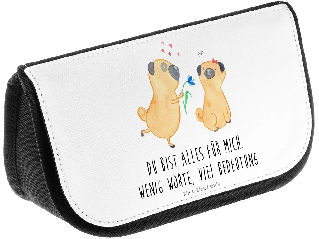 Kosmetiktasche Mops Verliebt Kulturtasche, Toilettentasche, kosmetik beutel, Kosmetiktasche, reise kosmetiktasche, Waschtasche, Schminktäschchen, Waschbeutel, kosmetiktäschchen, kulturtäschchen, toilettenbeutel, Organizer Tasche, utensilientasche, kleines Täschchen, Beauty Bag, Kulturbeutel, Schminktasche, beauty tasche, bad tasche, Make-Up Bag, Schminkbeutel, Beautybag, zubehörtasche, beauty case, Necessaire, hygiene tasche, Reisenecessaires, reiseschminktasche, Hunderasse, Hundebesitzer, Sprüche, Hundemotiv, Haustier, Tierliebhaber, Hund, Liebe, Möpse, Verliebt, Mops, Geschenk Freund, Liebesspruch. Verlobt, Partner, Hundeliebe