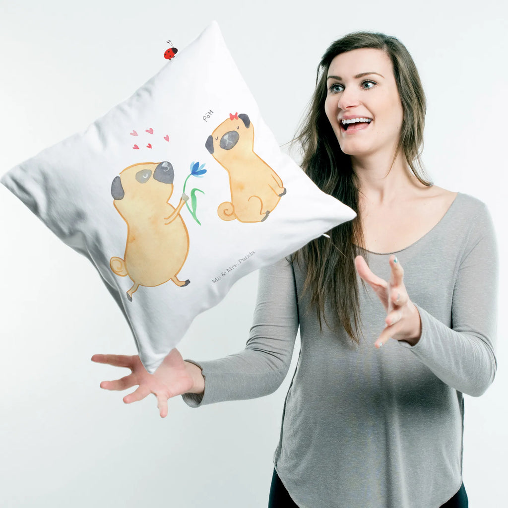 Cushion pug In love kissen für couch, zier kissen, Couchkissen, kuschelkissen 40x40, Kopfkissen 40x40, Dekokissen, Sofakissen, Mikrofaser Kissen, couch kissen, microfaser dekokissen, deko kissen, Dekokissen 40x40, Kopfkissen, Sofakissen 40x40, wohnzimmer kissen, zierkissen 40x40, kissen 40 x 40, Polsterkissen, Kuschelkissen, microfaser kopfkissen, couchkissen 40x40, kissen für sofa, wurfkissen, Kissen 40x40, Motivkissen, microfaser zierkissen, sofa kissen, microfaser sofakissen, kuschel kissen, Zierkissen, 40 X 40 Kissen, Dekokissen Sofa, 40x40 kissen, kissen mikrofaser, Kissen, Hunderasse, Hundebesitzer, Sprüche, Hundemotiv, Haustier, Tierliebhaber, Hund, Liebe, Möpse, Mops, Verliebt, Hundeliebe, Partner, Geschenk Freund, Liebesspruch. Verlobt