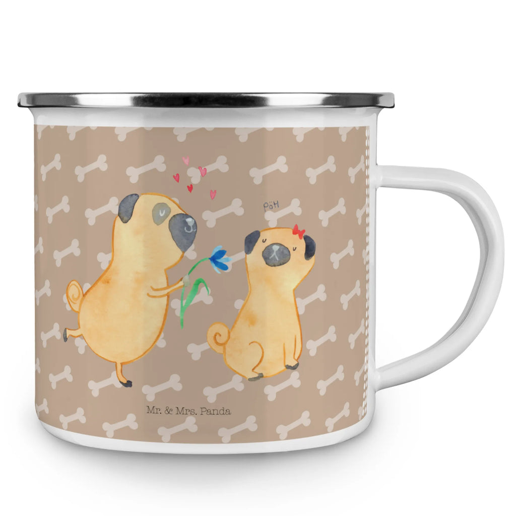 Enamel camping mug pug In love metallbecher, Emaille Becher, blechbecher, Emaille Tasse, Reisebecher, Pott, Emailletasse, Metalltasse, Tasse Emaille, Kaffeetasse, Blechtasse, wandertasse, wanderbecher, Becher, becher emaille, Tasse, Teebecher, Campingtasse, emaillebecher, Trinkbecher, reisetasse, Teetasse, Kaffeebecher, Campingbecher, Sprüche, Hunderasse, Hundebesitzer, Hund, Hundemotiv, Haustier, Tierliebhaber, Geschenk Freund, Liebe, Liebesspruch. Verlobt, Möpse, Verliebt, Mops, Hundeliebe, Partner