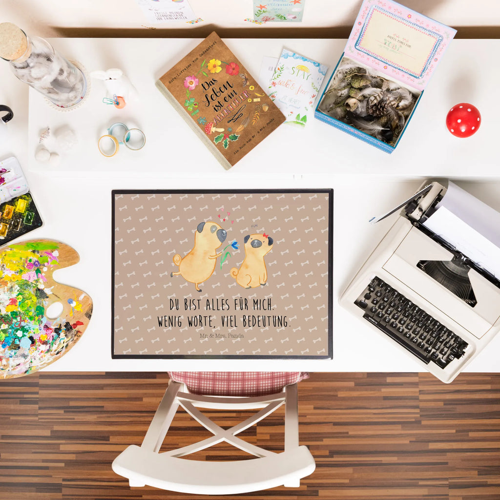 Podkładka na biurko mops Zakochani Schreibwaren, Schreibunterlage, Schreibtisch Unterlagen, Schreibtischauflage, Büroartikel, Schreibtischunterlage Groß, Bürobedarf, Hund, Hundemotiv, Haustier, Hunderasse, Tierliebhaber, Hundebesitzer, Sprüche, Hundeliebe, Mops, Liebe, Möpse, Liebesspruch. Verlobt, Geschenk Freund, verliebt, Partner