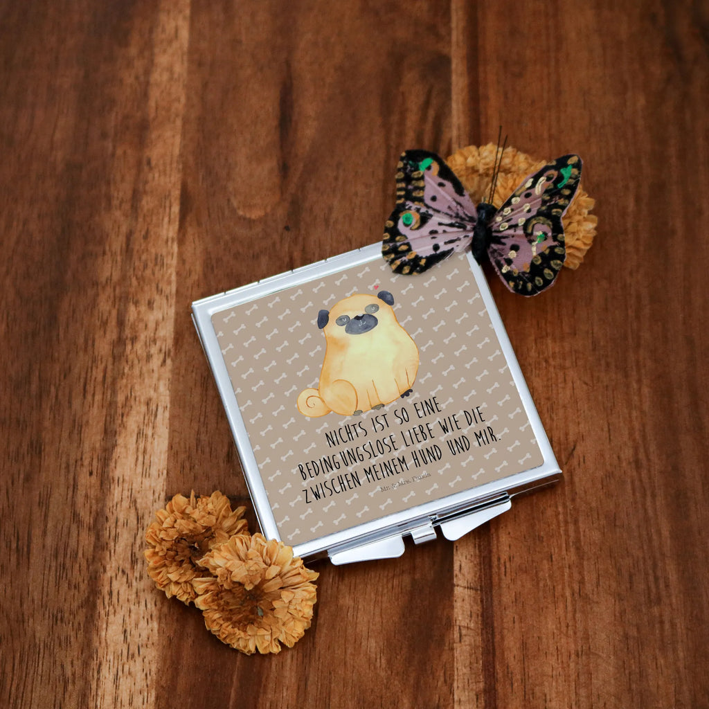 Handbag mirror Pug Schminkspiegel To Go, Handspiegel Zum Mitnehmen, Kosmetikspiegel Klein, Klappspiegel, Kompaktspiegel, Klappbarer Handspiegel, Design Taschenspiegel, Taschenspiegel, Vintage Kompaktspiegel, Schminkspiegel Kompakt, Tragbarer Spiegel, Spiegel Für Handtasche, Spiegel Für Make-Up Tasche, Quadratischer Handspiegel, Handspiegel Für Damen, Deko Handspiegel, Handspiegel Mit Hülle, Klappbarer Taschenspiegel, Handtaschenspiegel, Reise Spiegel, Taschen-Kosmetikspiegel, Silber, Runder Taschenspiegel, Spiegel Für Unterwegs, Handspiegel Geschenkidee, Mini Spiegel, Spiegel Für Schminktasche, Sprüche, Hund, Hundebesitzer, Hunderasse, Haustier, Tierliebhaber, Hundemotiv, Mops, Liebe, Hundeliebe