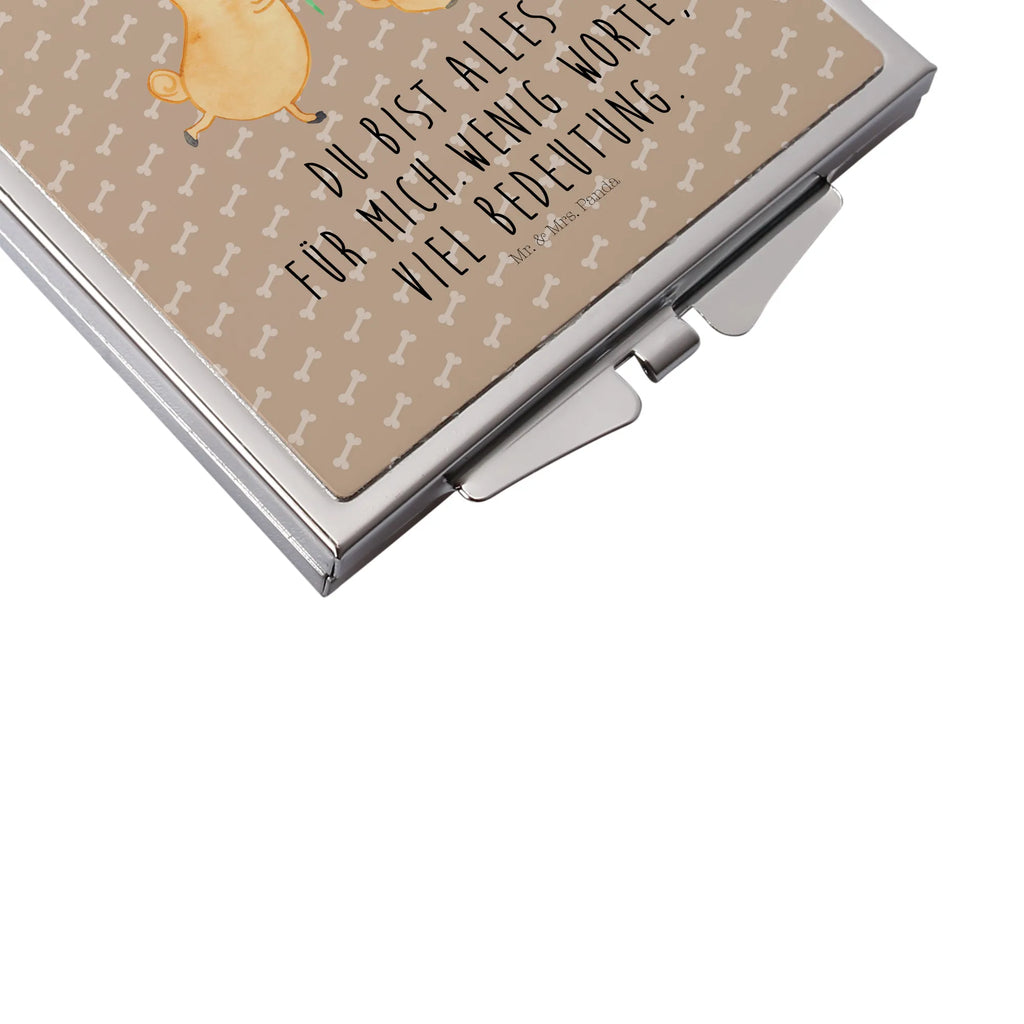 Handtaschenspiegel quadratisch Mops verliebt Kosmetikspiegel Klein, Reise Spiegel, Handspiegel Mit Hülle, Taschenspiegel, Handspiegel Für Damen, Mini Spiegel, Spiegel Für Make-Up Tasche, Handspiegel Geschenkidee, Klappbarer Handspiegel, Design Taschenspiegel, Schminkspiegel To Go, Spiegel Für Unterwegs, Klappbarer Taschenspiegel, Tragbarer Spiegel, Handspiegel Zum Mitnehmen, Kompaktspiegel, Runder Taschenspiegel, Vintage Kompaktspiegel, Quadratischer Handspiegel, Schminkspiegel Kompakt, Taschen-Kosmetikspiegel, Spiegel Für Handtasche, Deko Handspiegel, Silber, Klappspiegel, Handtaschenspiegel, Spiegel Für Schminktasche, Hunderasse, Sprüche, Hundemotiv, Tierliebhaber, Hund, Haustier, Hundebesitzer, Liebe, Partner, Geschenk Freund, Hundeliebe, Möpse, Verliebt, Mops, Liebesspruch. Verlobt