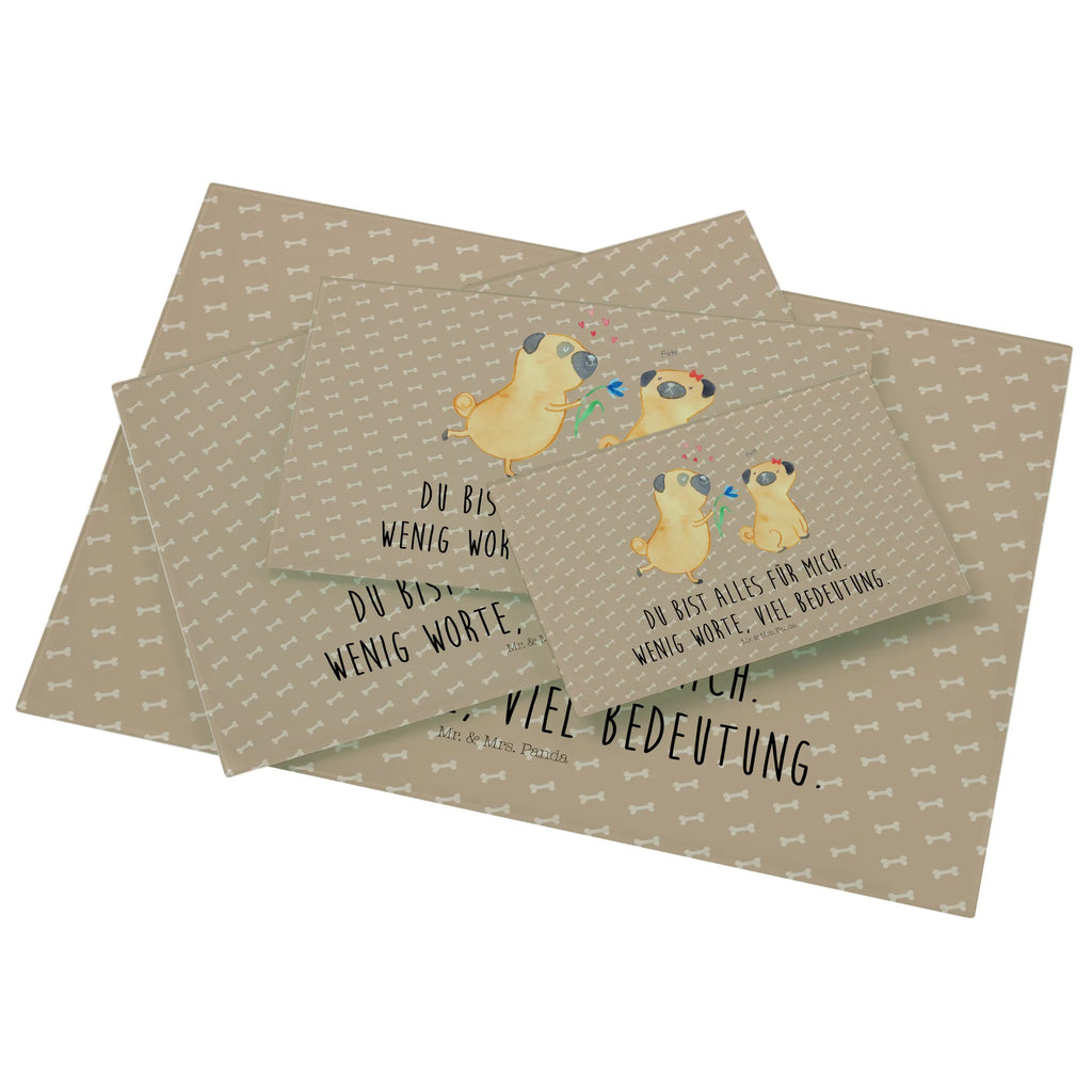 Glasschneidebrett Mops Verliebt XXL Glasschneidebrett, Fotodruck Glasschneidebrett XXL, XL Glasschneidebrett, Glas Schneideplatte Für Brot XL, Glas Arbeitsbrett XXL, Glasschneidebrett Extra Groß, Glas Schneidbrett Für Fleisch XL, Überdimensionales Glasschneidebrett, Glasschneidebrett Rutschfest XL, Glasschneidebrett XXL, Elegantes Glasschneidebrett XXL, Glas Schneidbrett Mit Saftrille Groß, Sicherheitsglas Schneidebrett XL, Hitzebeständiges Glasschneidebrett Groß, Glas Schneidebrett Wohnzimmer Groß, Großes Schneidebrett Aus Glas, Glas Küchenbrett Extra Groß, Hygiene-Glasschneidebrett Groß, Glas Schneideplatte XL, Glasschneideunterlage Groß, Glas Schneidbrett Für Gemüse Groß, Extra Großes Glasschneidebrett, Dekoratives Glasschneidebrett XL, Schneideplatte Aus Glas XXL, Großformatiges Glasschneidebrett, Glas Schneidebrett Für Käse XL, Individuelles Glasschneidebrett XL., Küchenunterlage Aus Glas Groß, Modernes Glasschneidebrett Extra Groß, Robustes Glasschneidebrett Groß, Hund, Hundemotiv, Haustier, Hunderasse, Tierliebhaber, Hundebesitzer, Sprüche, Möpse, Hundeliebe, Mops, verliebt, Geschenk Freund, Partner, Liebe, Liebesspruch. Verlobt