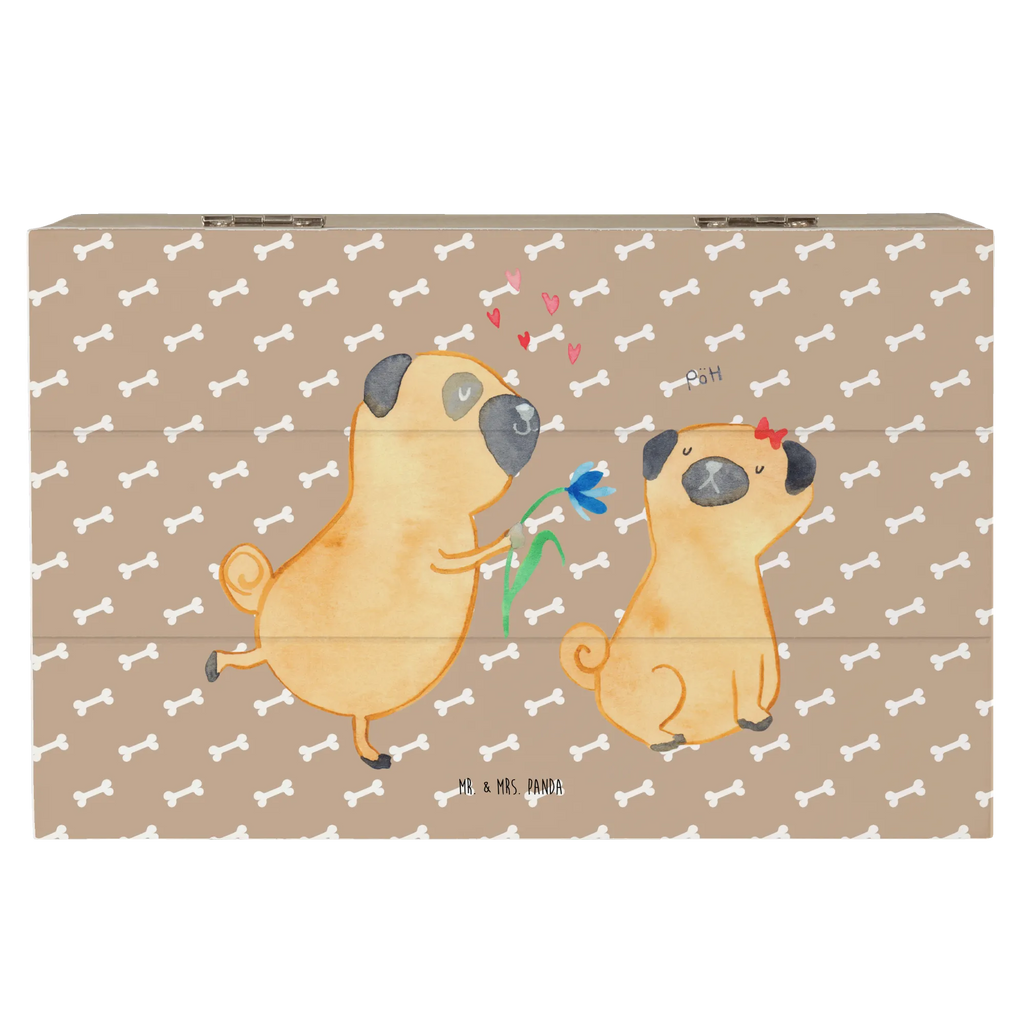 Holzkiste Mops Verliebt Dekokiste, Holzkiste, Holzboxen, Kiste, Holztruhe, Truhe, Holz Aufbewahrungsbox, Ordnungsbox, Erinnerungskiste, Aufbewahrungsbox aus Holz, Aufbewahrungskiste, Box aus Holz, Dekorative Holzkiste, Aufbewahrungsbox Holz, Schatzkiste, Holzkiste mit Deckel, Geschenkbox, Erinnerungsbox Baby, Holzbox mit Deckel, Deko Box, Erinnerungsbox, Schmuckkästchen, Holzkisten, Erinnerungsbox Hochzeit, Schatulle, Aufbewahrungsbox, Holzbox, Sprüche, Hund, Hunderasse, Hundebesitzer, Hundemotiv, Haustier, Tierliebhaber, Geschenk Freund, Möpse, Liebesspruch. Verlobt, Hundeliebe, Partner, Liebe, Mops, Verliebt