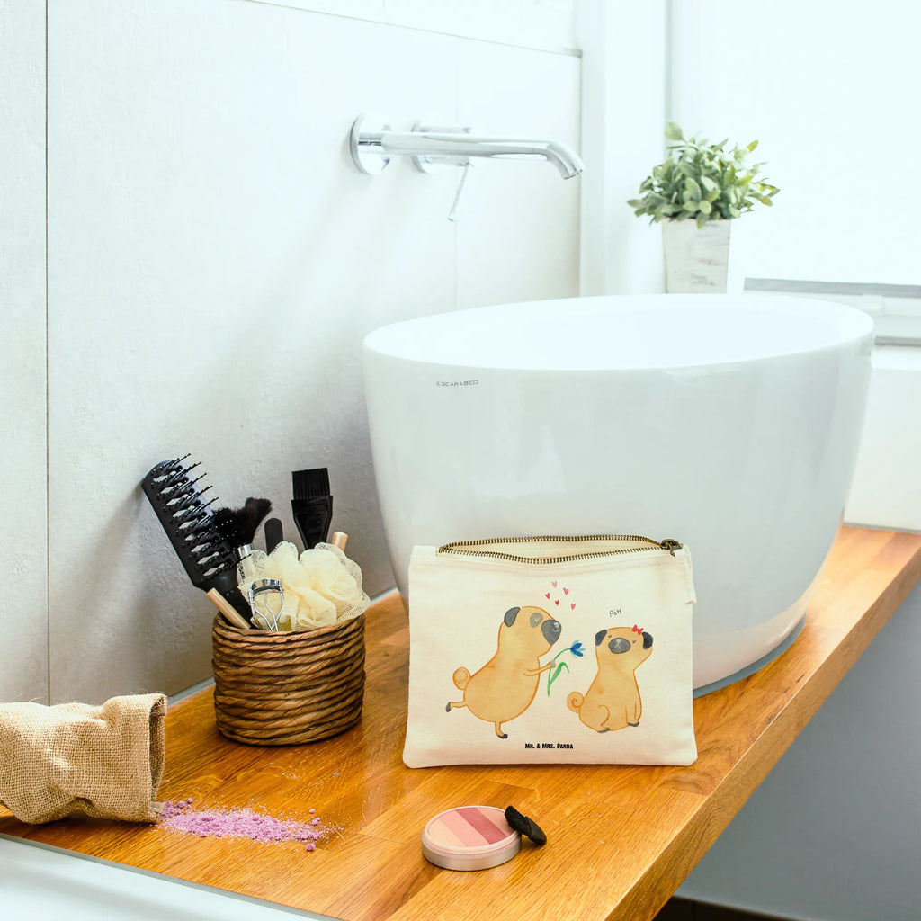 torebka na makijaż mops Zakochani aufbewahrungstasche, Etui, Waschtasche, Kulturbeutel, Schminktäschchen, Kosmetikbeutel, Stiftemäppchen, aufbewahrungsbeutel, Schminkbeutel, kosmetiktäschchen, toiletry bag, Federmappe, beauty tasche, Waschbeutel, pencil case, Kulturtasche, utensilientasche, Schlampermäppchen, Schminktasche, Mäppchen, beauty case, Kosmetiktasche, pinsel tasche, Sprüche, Hunderasse, Tierliebhaber, Haustier, Hundemotiv, Hund, Hundebesitzer, Liebesspruch. Verlobt, Hundeliebe, Möpse, Verliebt, Geschenk Freund, Mops, Partner, Liebe