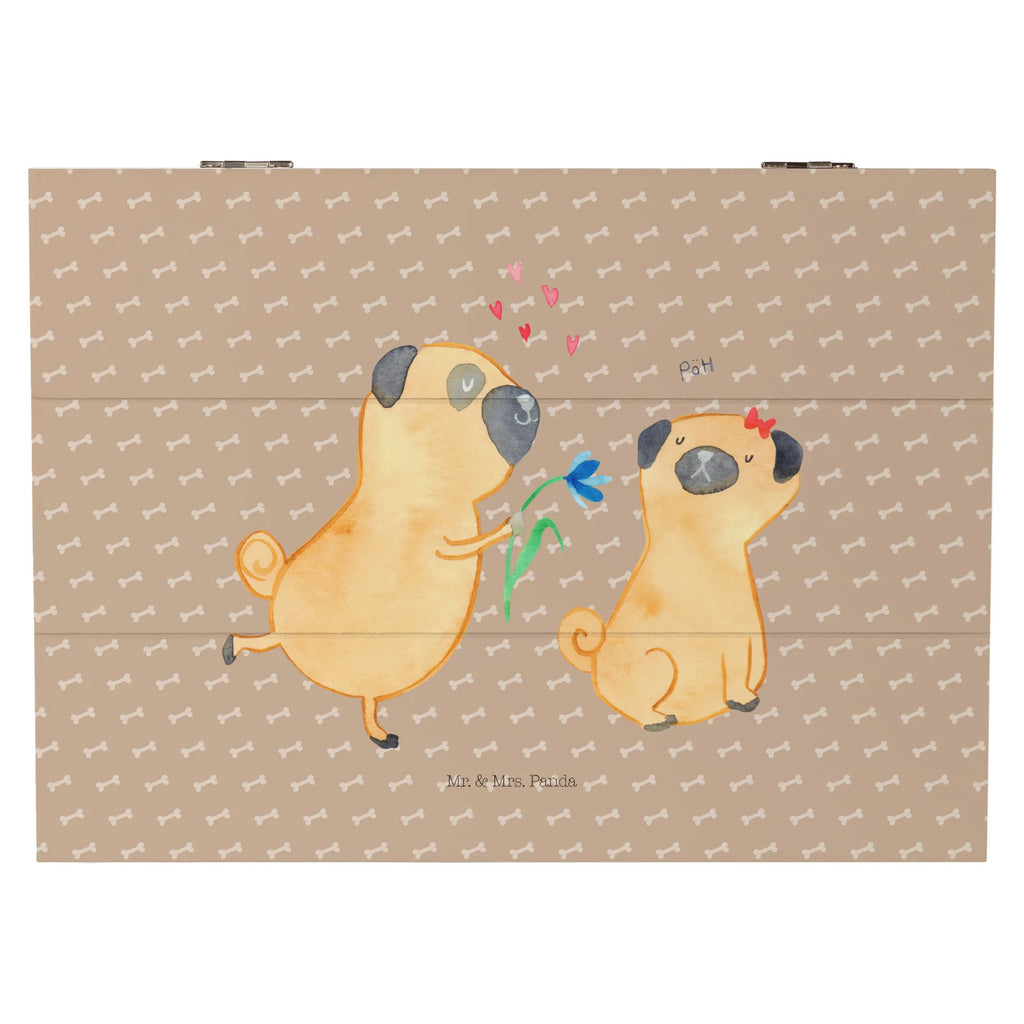 Holzkiste Mops Verliebt Dekokiste, Holzkiste, Holzboxen, Kiste, Holztruhe, Truhe, Holz Aufbewahrungsbox, Ordnungsbox, Erinnerungskiste, Aufbewahrungsbox aus Holz, Aufbewahrungskiste, Box aus Holz, Dekorative Holzkiste, Aufbewahrungsbox Holz, Schatzkiste, Holzkiste mit Deckel, Geschenkbox, Erinnerungsbox Baby, Holzbox mit Deckel, Deko Box, Erinnerungsbox, Schmuckkästchen, Holzkisten, Erinnerungsbox Hochzeit, Schatulle, Aufbewahrungsbox, Holzbox, Sprüche, Hund, Hunderasse, Hundebesitzer, Hundemotiv, Haustier, Tierliebhaber, Geschenk Freund, Möpse, Liebesspruch. Verlobt, Hundeliebe, Partner, Liebe, Mops, Verliebt
