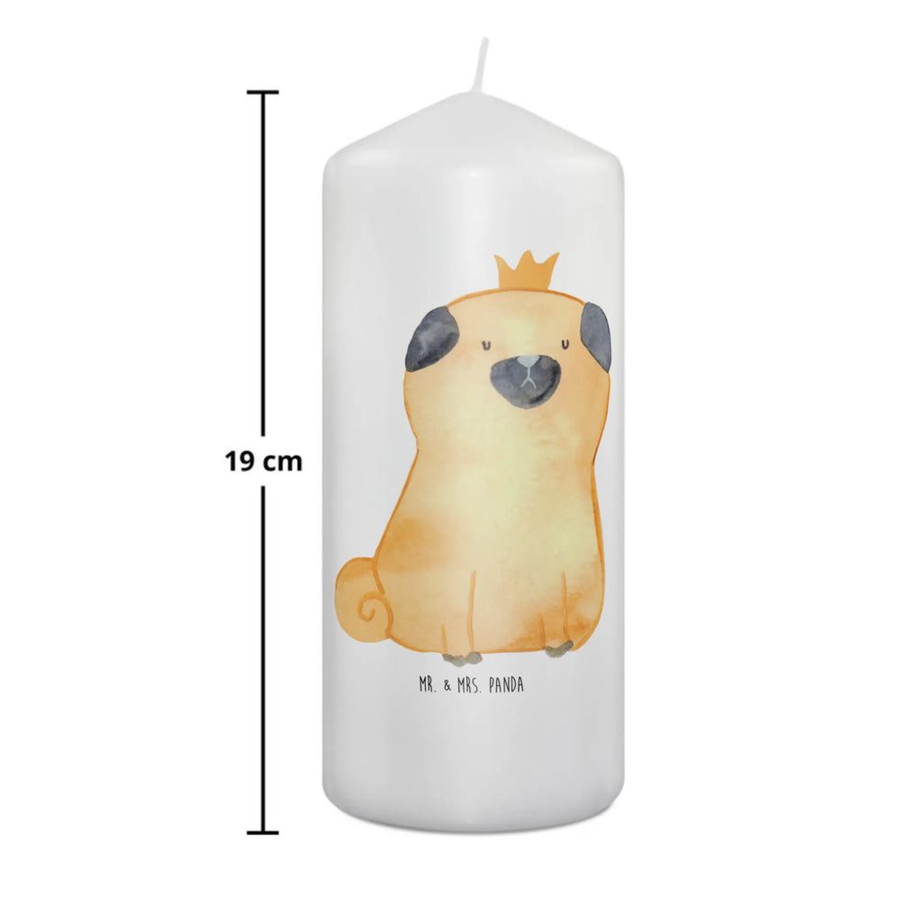 Kerze Mops Krone Kerze Für Hochzeit, Metall-Kerze, Kerze Für Ostern, Stearin­kerze, Teelicht, Andachtskerze, Kerze Ohne Duft, Gartenkerze, Grabkerze, Stumpenkerze, Gedenkkerze, Tafelkerze, Kerze Mit Prägung, Blockkerze, Streukerze, Kerze Für Firmung, Kerze Für Geburtstag, Kerze Mit Gravur, Kerze Mit Duft, Kerze, Kerze Mit Spruch, Kerze Als Gastgeschenk, Kerze Mit Fotoeinleger, Grablicht, Bio-Kerze, Tischkerze, Handgemachte Kerze, Kerze Für Advent, Stabkerze, Kerze Für Weihnachten, Dinnerkerze, Kerze Mit Namensgravur, Glas-Kerze, Trauerkerze, Duftkerze, Votivkerze, Kerze Für Taufe, Laternenkerze, Stumpenkerzen-Set, Outdoor-Kerze, Kerze Für Kommunion, Kerze Mit Motiv, Dinnerkerzenpaar, Sojawachskerze, Handgegossene Kerze, Fair-Trade-Kerze, Hund, Hundemotiv, Haustier, Hunderasse, Tierliebhaber, Hundebesitzer, Sprüche, Mops, Hundebesitzer. Spruch, Hausregel, allergisch, lustig, kinderlos