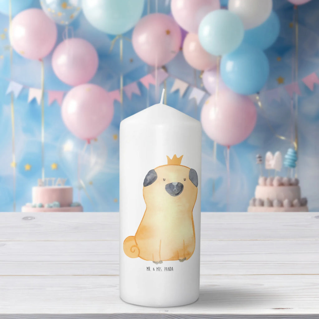 Kerze Mops Krone Kerze Für Hochzeit, Metall-Kerze, Kerze Für Ostern, Stearin­kerze, Teelicht, Andachtskerze, Kerze Ohne Duft, Gartenkerze, Grabkerze, Stumpenkerze, Gedenkkerze, Tafelkerze, Kerze Mit Prägung, Blockkerze, Streukerze, Kerze Für Firmung, Kerze Für Geburtstag, Kerze Mit Gravur, Kerze Mit Duft, Kerze, Kerze Mit Spruch, Kerze Als Gastgeschenk, Kerze Mit Fotoeinleger, Grablicht, Bio-Kerze, Tischkerze, Handgemachte Kerze, Kerze Für Advent, Stabkerze, Kerze Für Weihnachten, Dinnerkerze, Kerze Mit Namensgravur, Glas-Kerze, Trauerkerze, Duftkerze, Votivkerze, Kerze Für Taufe, Laternenkerze, Stumpenkerzen-Set, Outdoor-Kerze, Kerze Für Kommunion, Kerze Mit Motiv, Dinnerkerzenpaar, Sojawachskerze, Handgegossene Kerze, Fair-Trade-Kerze, Hund, Hundemotiv, Haustier, Hunderasse, Tierliebhaber, Hundebesitzer, Sprüche, Mops, Hundebesitzer. Spruch, Hausregel, allergisch, lustig, kinderlos