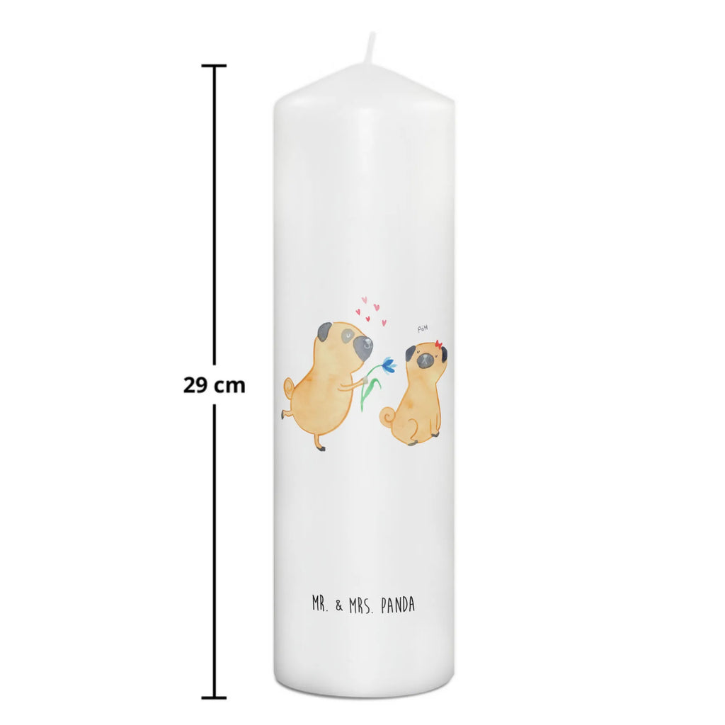 Candle pug In love Geburtskerze, Zylinderkerze, Dinnerkerze, Tafelkerze, Kerze Mit Motiv, Dekorative Kerze, Blockkerze, Erinnerungslicht, Weihnachtskerze, Schmuckkerze, Erinnerungskerze, Geburtstagskerze, Tischkerze, Stumpenkerze, Bedruckte Kerze, Hochzeitskerze, Wachskerze, Grosse Kerze, Kerze Mit Spruch, Kommunionskerze, Wunschkerze, Dekokerze, Handgemachte Kerze, Gartenkerze, Osterkerze, Laternenkerze, Adventskerze, Sprüche, Hunderasse, Hundebesitzer, Hundemotiv, Hund, Haustier, Tierliebhaber, Liebesspruch. Verlobt, Liebe, Möpse, Verliebt, Partner, Hundeliebe, Geschenk Freund, Mops
