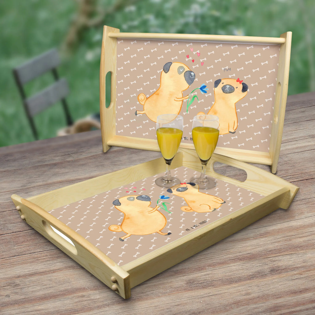 Serving tray pug In love tablett für bett, ablagetablett, tablett zum servieren, serviertablett aus holz, holz serviertablett, betttablett, serviertablett holz, Frühstückstablett, Servier Tablett, kaffeetablett, getränketablett, echtholz tablett, Holztablett, teetablett, Küchentablett, tragetablett, sofatablett, couchtablett, Tablett, essenstablett, Serviertablett, tablett für essen, tablett aus holz, bett tablett, tablett holz, tablett für getränke, Tierliebhaber, Haustier, Hundemotiv, Hund, Sprüche, Hundebesitzer, Hunderasse, Liebesspruch. Verlobt, Liebe, Hundeliebe, Geschenk Freund, Mops, Verliebt, Möpse, Partner