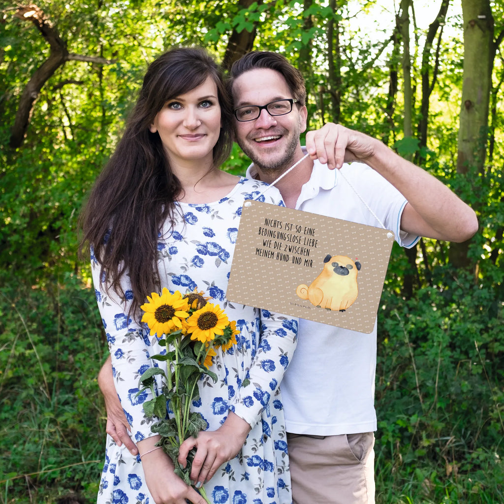 Deko Schild Mops Deko Schild, Spruchschild, Türschild, holzbild, sprüche schild, Dekoschild, Schild, Deko Wandtafel, Küchenschild, Türschild Familie, wandtafel, Holztafel, Schild mit Spruch, wandhänger, Badschild, Wandschild, dekoschilder, dekotafel, hängeschild, Holzschild, dekoration schild, Motivschild, Hunderasse, Hundebesitzer, Sprüche, Hundemotiv, Haustier, Tierliebhaber, Hund, Liebe, Hundeliebe, Mops