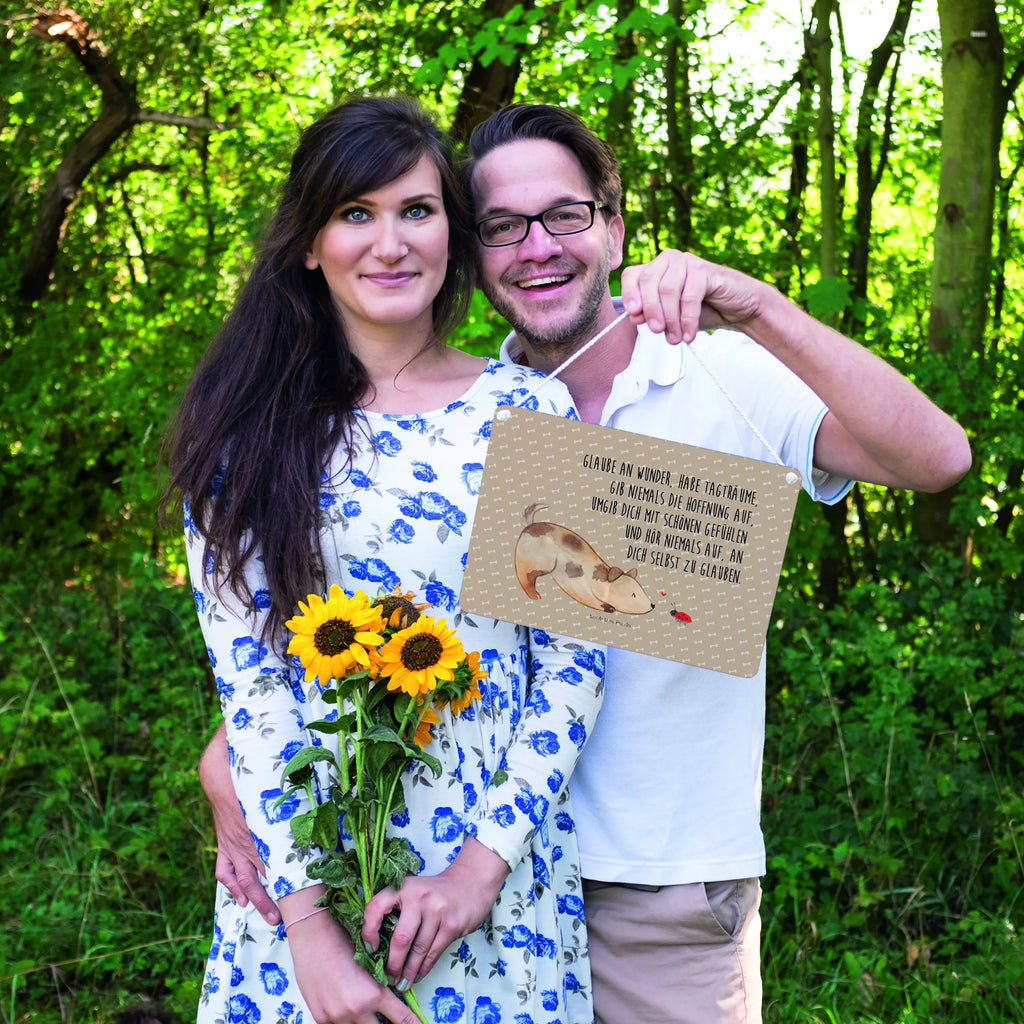 Deko Schild Hund Marienkäfer Dekoschild, Küchenschild, Schild mit Spruch, Holzschild, Badschild, Wandschild, sprüche schild, Motivschild, Türschild Familie, Schild, Spruchschild, dekoschilder, Holztafel, wandhänger, Deko Wandtafel, wandtafel, Deko Schild, dekotafel, hängeschild, Türschild, dekoration schild, holzbild, Hund, Hundebesitzer, Hundemotiv, Hunderasse, Haustier, Sprüche, Tierliebhaber, Marienkäfer, Mischlinghund, Hunde, Mischling, Hundespruch