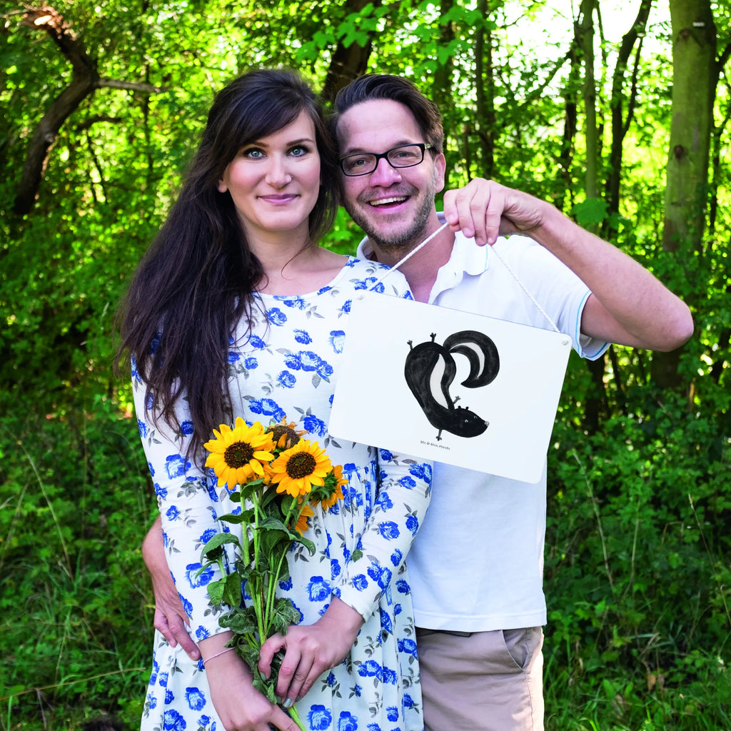 Deko Schild Stinktier Handstand Deko Schild, Motivschild, Holzschild, Badschild, dekoration schild, hängeschild, Schild, Küchenschild, wandtafel, Türschild Familie, wandhänger, dekotafel, holzbild, Türschild, Dekoschild, dekoschilder, Wandschild, Holztafel, Spruchschild, Deko Wandtafel, Schild mit Spruch, sprüche schild, Skunk, Stinktier, Stinker, Verpielt, Spielplatz, Raubtier, Wildtier, Stinki, Kind