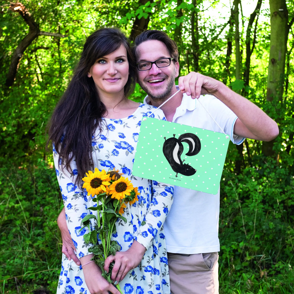 Deko Schild Stinktier Handstand Deko Schild, Motivschild, Holzschild, Badschild, dekoration schild, hängeschild, Schild, Küchenschild, wandtafel, Türschild Familie, wandhänger, dekotafel, holzbild, Türschild, Dekoschild, dekoschilder, Wandschild, Holztafel, Spruchschild, Deko Wandtafel, Schild mit Spruch, sprüche schild, Skunk, Stinktier, Stinker, Verpielt, Spielplatz, Raubtier, Wildtier, Stinki, Kind