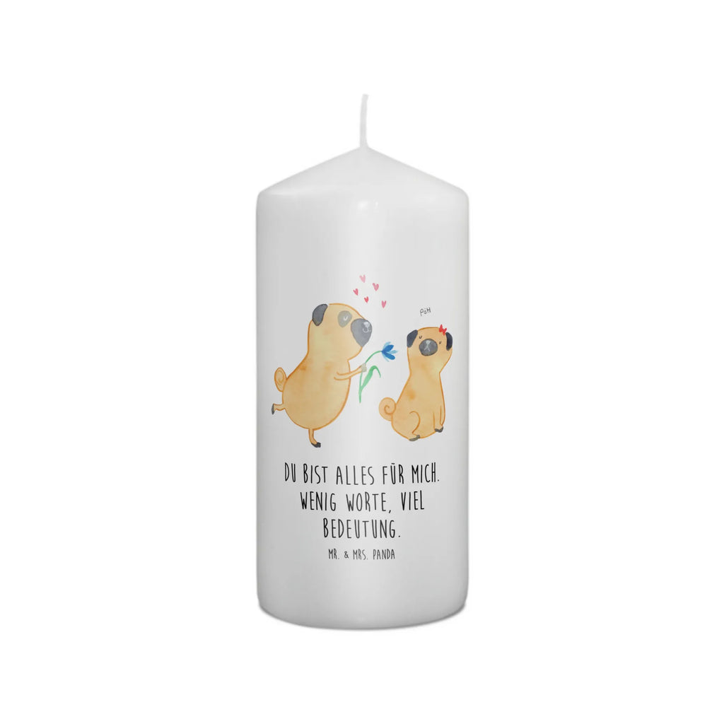 Candle pug In love Geburtskerze, Zylinderkerze, Dinnerkerze, Tafelkerze, Kerze Mit Motiv, Dekorative Kerze, Blockkerze, Erinnerungslicht, Weihnachtskerze, Schmuckkerze, Erinnerungskerze, Geburtstagskerze, Tischkerze, Stumpenkerze, Bedruckte Kerze, Hochzeitskerze, Wachskerze, Grosse Kerze, Kerze Mit Spruch, Kommunionskerze, Wunschkerze, Dekokerze, Handgemachte Kerze, Gartenkerze, Osterkerze, Laternenkerze, Adventskerze, Sprüche, Hunderasse, Hundebesitzer, Hundemotiv, Hund, Haustier, Tierliebhaber, Liebesspruch. Verlobt, Liebe, Möpse, Verliebt, Partner, Hundeliebe, Geschenk Freund, Mops
