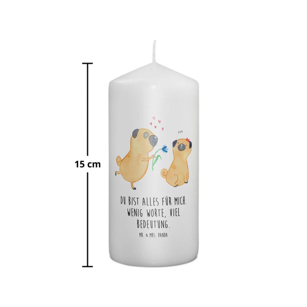 Candle pug In love Geburtskerze, Zylinderkerze, Dinnerkerze, Tafelkerze, Kerze Mit Motiv, Dekorative Kerze, Blockkerze, Erinnerungslicht, Weihnachtskerze, Schmuckkerze, Erinnerungskerze, Geburtstagskerze, Tischkerze, Stumpenkerze, Bedruckte Kerze, Hochzeitskerze, Wachskerze, Grosse Kerze, Kerze Mit Spruch, Kommunionskerze, Wunschkerze, Dekokerze, Handgemachte Kerze, Gartenkerze, Osterkerze, Laternenkerze, Adventskerze, Sprüche, Hunderasse, Hundebesitzer, Hundemotiv, Hund, Haustier, Tierliebhaber, Liebesspruch. Verlobt, Liebe, Möpse, Verliebt, Partner, Hundeliebe, Geschenk Freund, Mops