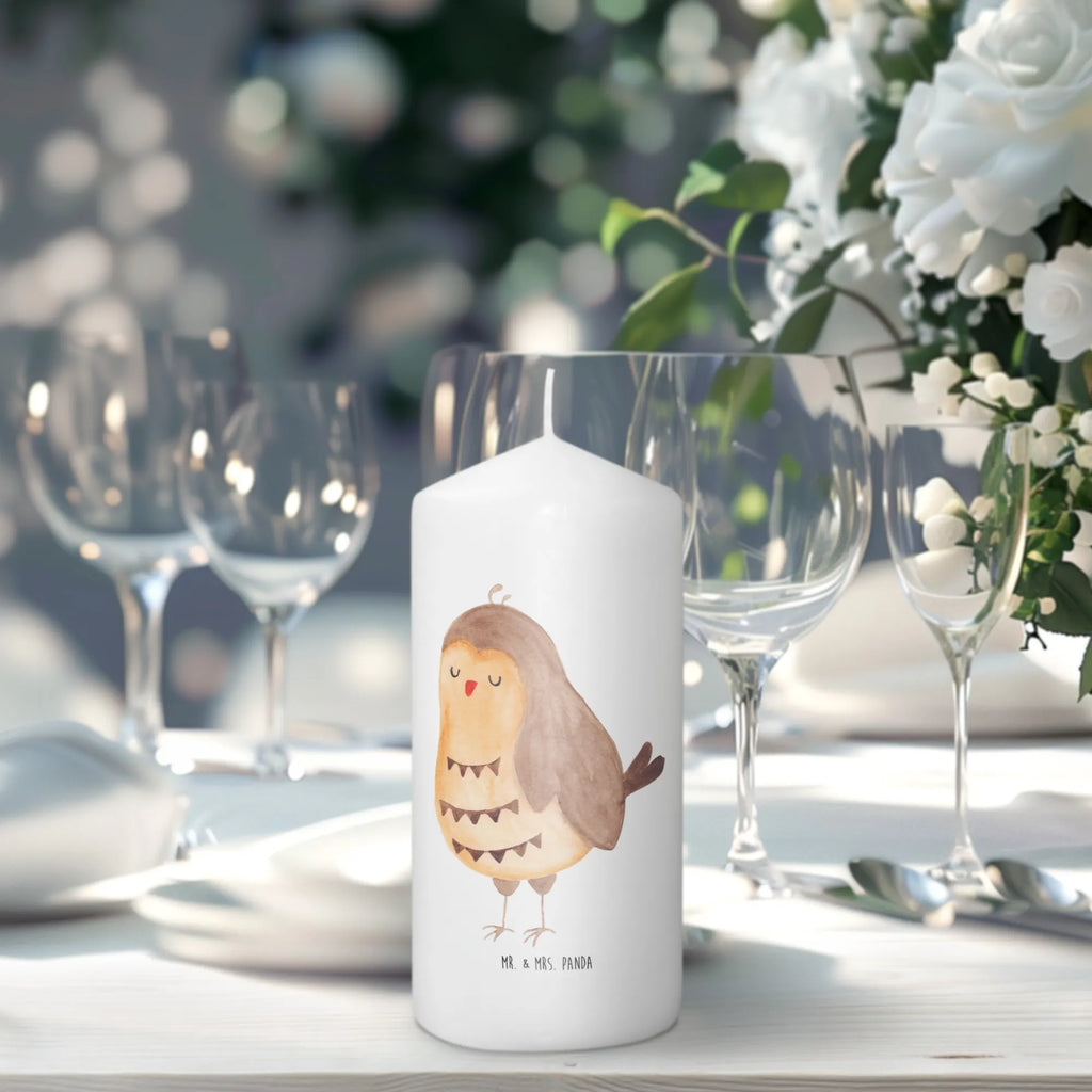 Kerze Eule Zufrieden Schmuckkerze, Adventskerze, Blockkerze, Hochzeitskerze, Osterkerze, Geburtstagskerze, Tischkerze, Kerze Mit Spruch, Geburtskerze, Erinnerungskerze, Stumpenkerze, Kommunionskerze, Weihnachtskerze, Bedruckte Kerze, Kerze Mit Motiv, Tafelkerze, Dekokerze, Laternenkerze, Erinnerungslicht, Zylinderkerze, Dinnerkerze, Wunschkerze, Dekorative Kerze, Wachskerze, Gartenkerze, Grosse Kerze, Handgemachte Kerze, Eule, Owl, Eule Spruch, Wortspiel Lustig, Romantisch, Geschenk Hochzeitstag, Spruch schön, Liebe Spruch, Eule Deko