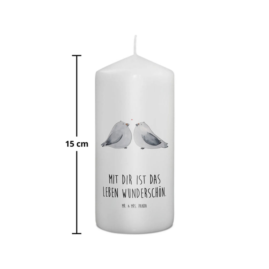 Candle Turtledoves in love Zylinderkerze, Erinnerungskerze, Dekorative Kerze, Geburtskerze, Geburtstagskerze, Erinnerungslicht, Stumpenkerze, Adventskerze, Tafelkerze, Weihnachtskerze, Schmuckkerze, Kerze Mit Spruch, Dekokerze, Bedruckte Kerze, Tischkerze, Blockkerze, Hochzeitskerze, Dinnerkerze, Kommunionskerze, Wunschkerze, Kerze Mit Motiv, Handgemachte Kerze, Grosse Kerze, Osterkerze, Laternenkerze, Gartenkerze, Wachskerze, Freundin, Freund, Liebe, Liebesgeschenk, Jahrestag, Verlobung, Partner, Ehemann, Ehefrau, Heiraten, Heiratsantrag, Hocheitstag, Turteltauben, Geschenk Freundin, Turteltäubchen, Hochzeitstag, Geschenk Freund, Geschenk Hochzeit, Verheiratet, Tauben, Verlobt, Verliebt, Liebesbeweis