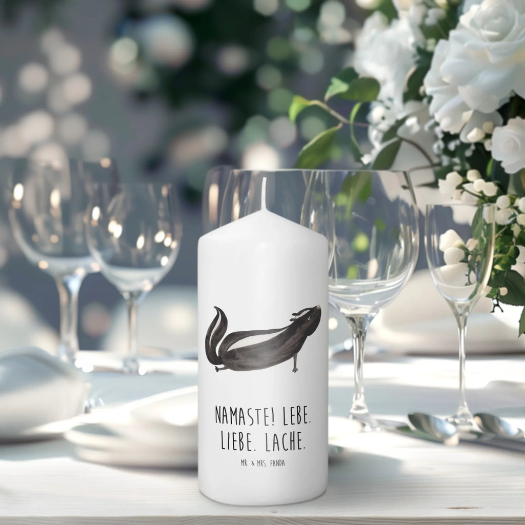 Kerze Stinktier Yoga Zylinderkerze, Dekokerze, Weihnachtskerze, Geburtstagskerze, Erinnerungskerze, Tafelkerze, Kommunionskerze, Erinnerungslicht, Osterkerze, Schmuckkerze, Gartenkerze, Bedruckte Kerze, Kerze Mit Spruch, Tischkerze, Grosse Kerze, Stumpenkerze, Wachskerze, Blockkerze, Laternenkerze, Wunschkerze, Adventskerze, Handgemachte Kerze, Dinnerkerze, Geburtskerze, Hochzeitskerze, Dekorative Kerze, Kerze Mit Motiv, Skunk, Stinktier, Lache, Stinker, Stinki, Liebe, Lebe, Namaste, Yoga, Raubtier, Wildtier