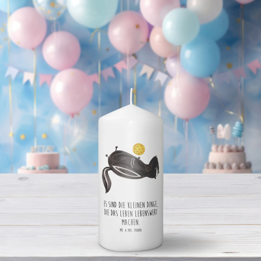 Kerze Stinktier Ball Duftkerze, Grablicht, Kerze Für Firmung, Sojawachskerze, Gedenkkerze, Kerze Für Weihnachten, Kerze Für Kommunion, Teelicht, Tafelkerze, Kerze Mit Gravur, Kerze Als Gastgeschenk, Kerze Mit Namensgravur, Kerze Für Ostern, Tischkerze, Andachtskerze, Dinnerkerzenpaar, Gartenkerze, Kerze Mit Fotoeinleger, Outdoor-Kerze, Kerze Für Hochzeit, Kerze Für Taufe, Blockkerze, Votivkerze, Grabkerze, Kerze Mit Prägung, Kerze Mit Spruch, Kerze Mit Duft, Kerze Für Geburtstag, Handgemachte Kerze, Dinnerkerze, Kerze Ohne Duft, Handgegossene Kerze, Stabkerze, Laternenkerze, Bio-Kerze, Metall-Kerze, Stumpenkerzen-Set, Fair-Trade-Kerze, Stearin­kerze, Stumpenkerze, Streukerze, Kerze Für Advent, Trauerkerze, Glas-Kerze, Kerze Mit Motiv, Kerze, Stinktier, Skunk, Wildtier, Stinker, Weisheit, verspielt, Raubtier, Stinki