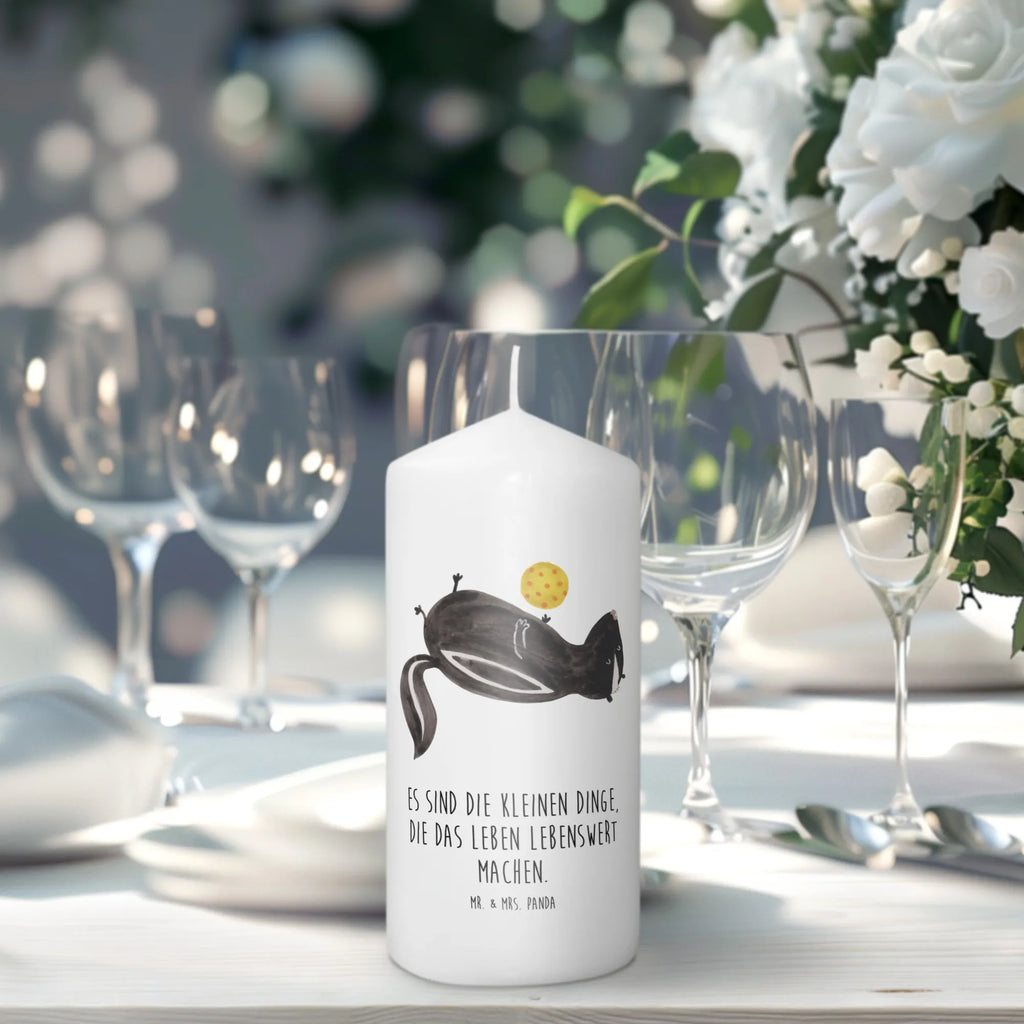 Kerze Stinktier Ball Duftkerze, Grablicht, Kerze Für Firmung, Sojawachskerze, Gedenkkerze, Kerze Für Weihnachten, Kerze Für Kommunion, Teelicht, Tafelkerze, Kerze Mit Gravur, Kerze Als Gastgeschenk, Kerze Mit Namensgravur, Kerze Für Ostern, Tischkerze, Andachtskerze, Dinnerkerzenpaar, Gartenkerze, Kerze Mit Fotoeinleger, Outdoor-Kerze, Kerze Für Hochzeit, Kerze Für Taufe, Blockkerze, Votivkerze, Grabkerze, Kerze Mit Prägung, Kerze Mit Spruch, Kerze Mit Duft, Kerze Für Geburtstag, Handgemachte Kerze, Dinnerkerze, Kerze Ohne Duft, Handgegossene Kerze, Stabkerze, Laternenkerze, Bio-Kerze, Metall-Kerze, Stumpenkerzen-Set, Fair-Trade-Kerze, Stearin­kerze, Stumpenkerze, Streukerze, Kerze Für Advent, Trauerkerze, Glas-Kerze, Kerze Mit Motiv, Kerze, Stinktier, Skunk, Wildtier, Stinker, Weisheit, verspielt, Raubtier, Stinki