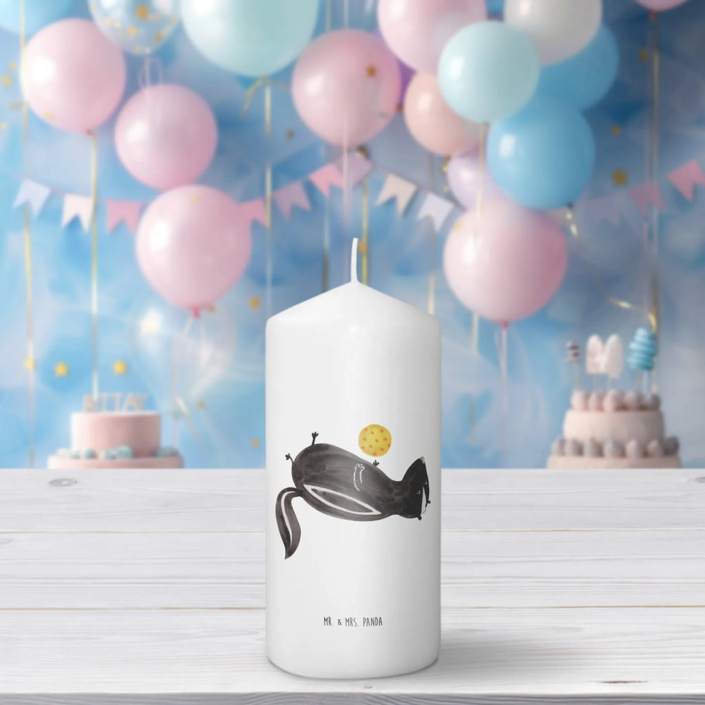 Kerze Stinktier Ball Duftkerze, Grablicht, Kerze Für Firmung, Sojawachskerze, Gedenkkerze, Kerze Für Weihnachten, Kerze Für Kommunion, Teelicht, Tafelkerze, Kerze Mit Gravur, Kerze Als Gastgeschenk, Kerze Mit Namensgravur, Kerze Für Ostern, Tischkerze, Andachtskerze, Dinnerkerzenpaar, Gartenkerze, Kerze Mit Fotoeinleger, Outdoor-Kerze, Kerze Für Hochzeit, Kerze Für Taufe, Blockkerze, Votivkerze, Grabkerze, Kerze Mit Prägung, Kerze Mit Spruch, Kerze Mit Duft, Kerze Für Geburtstag, Handgemachte Kerze, Dinnerkerze, Kerze Ohne Duft, Handgegossene Kerze, Stabkerze, Laternenkerze, Bio-Kerze, Metall-Kerze, Stumpenkerzen-Set, Fair-Trade-Kerze, Stearin­kerze, Stumpenkerze, Streukerze, Kerze Für Advent, Trauerkerze, Glas-Kerze, Kerze Mit Motiv, Kerze, Stinktier, Skunk, Wildtier, Stinker, Weisheit, verspielt, Raubtier, Stinki