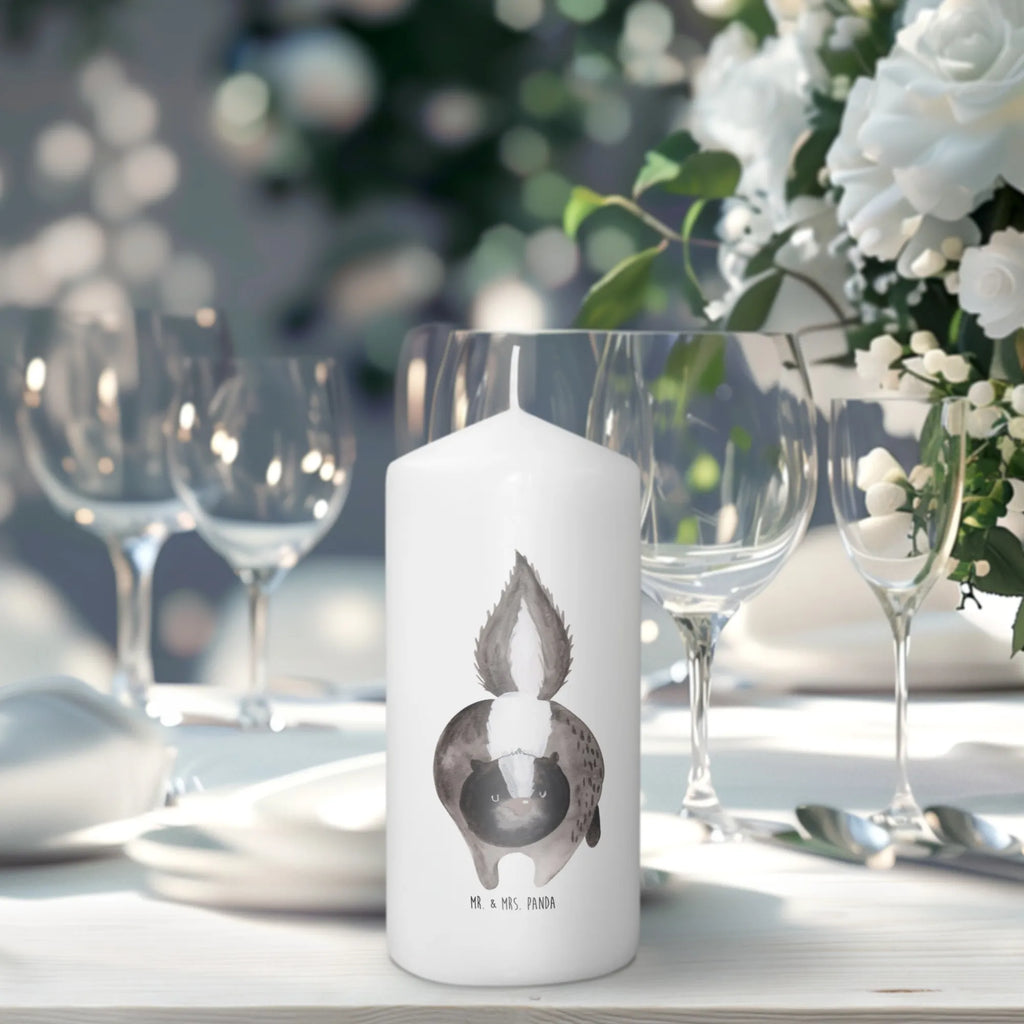 Kerze Stinktier Angriff Adventskerze, Laternenkerze, Stumpenkerze, Dinnerkerze, Hochzeitskerze, Kerze Mit Motiv, Wunschkerze, Osterkerze, Blockkerze, Gartenkerze, Weihnachtskerze, Geburtskerze, Schmuckkerze, Kommunionskerze, Handgemachte Kerze, Kerze Mit Spruch, Erinnerungskerze, Dekokerze, Bedruckte Kerze, Dekorative Kerze, Wachskerze, Erinnerungslicht, Grosse Kerze, Tischkerze, Zylinderkerze, Tafelkerze, Geburtstagskerze, Skunk, Stinktier, Raubtier, Drohung, Wildtier, Stinker, wütend, Stinki