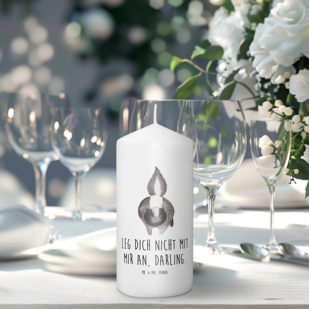 Kerze Stinktier Angriff Adventskerze, Laternenkerze, Stumpenkerze, Dinnerkerze, Hochzeitskerze, Kerze Mit Motiv, Wunschkerze, Osterkerze, Blockkerze, Gartenkerze, Weihnachtskerze, Geburtskerze, Schmuckkerze, Kommunionskerze, Handgemachte Kerze, Kerze Mit Spruch, Erinnerungskerze, Dekokerze, Bedruckte Kerze, Dekorative Kerze, Wachskerze, Erinnerungslicht, Grosse Kerze, Tischkerze, Zylinderkerze, Tafelkerze, Geburtstagskerze, Skunk, Stinktier, Raubtier, Drohung, Wildtier, Stinker, wütend, Stinki