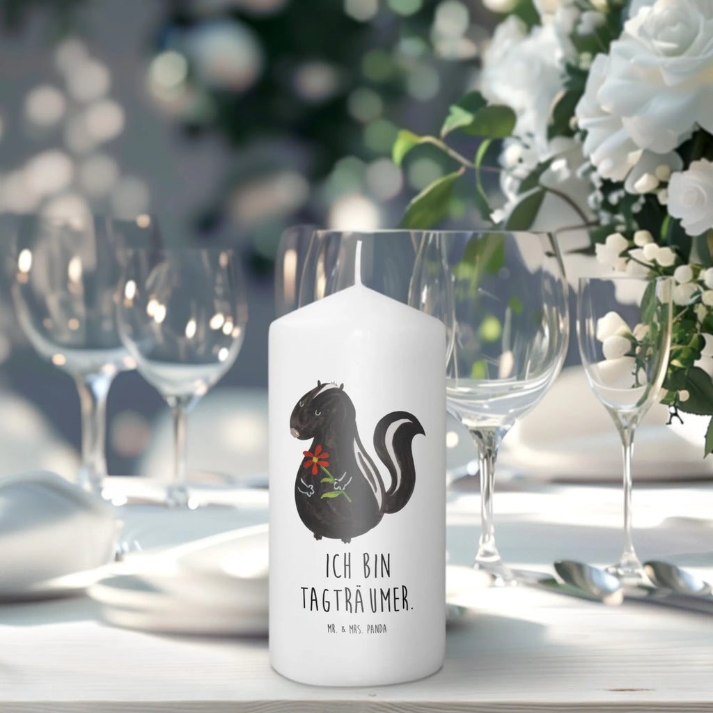 Kerze Stinktier Blume Kommunionskerze, Grosse Kerze, Tafelkerze, Osterkerze, Weihnachtskerze, Erinnerungskerze, Blockkerze, Dekokerze, Dinnerkerze, Handgemachte Kerze, Wachskerze, Bedruckte Kerze, Tischkerze, Adventskerze, Stumpenkerze, Zylinderkerze, Kerze Mit Motiv, Kerze Mit Spruch, Geburtskerze, Dekorative Kerze, Hochzeitskerze, Laternenkerze, Geburtstagskerze, Gartenkerze, Erinnerungslicht, Schmuckkerze, Wunschkerze, Skunk, Stinktier, Stinker, Verträumt, Träume, Raubtier, Dreams, Tagträumer, Stinki, Wildtier