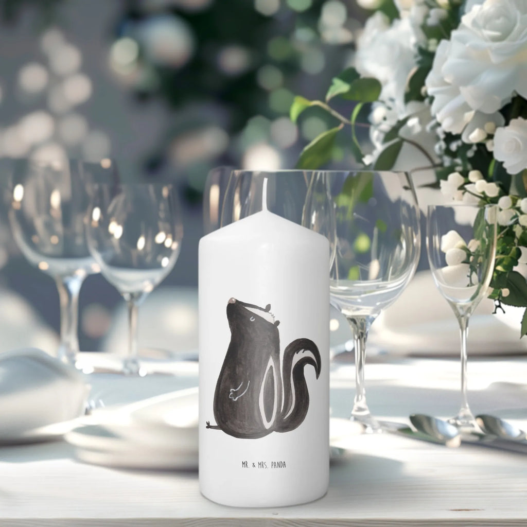 Kerze Stinktier Sitzen Tischkerze, Dekorative Kerze, Blockkerze, Weihnachtskerze, Erinnerungskerze, Grosse Kerze, Osterkerze, Zylinderkerze, Wunschkerze, Adventskerze, Kerze Mit Spruch, Geburtstagskerze, Tafelkerze, Hochzeitskerze, Dekokerze, Erinnerungslicht, Dinnerkerze, Stumpenkerze, Kommunionskerze, Gartenkerze, Geburtskerze, Wachskerze, Laternenkerze, Bedruckte Kerze, Handgemachte Kerze, Schmuckkerze, Kerze Mit Motiv, Skunk, Stinktier, Büro, Stinker, Besserwisser, Spruch, Wildtier, Stinki, Recht, Raubtier