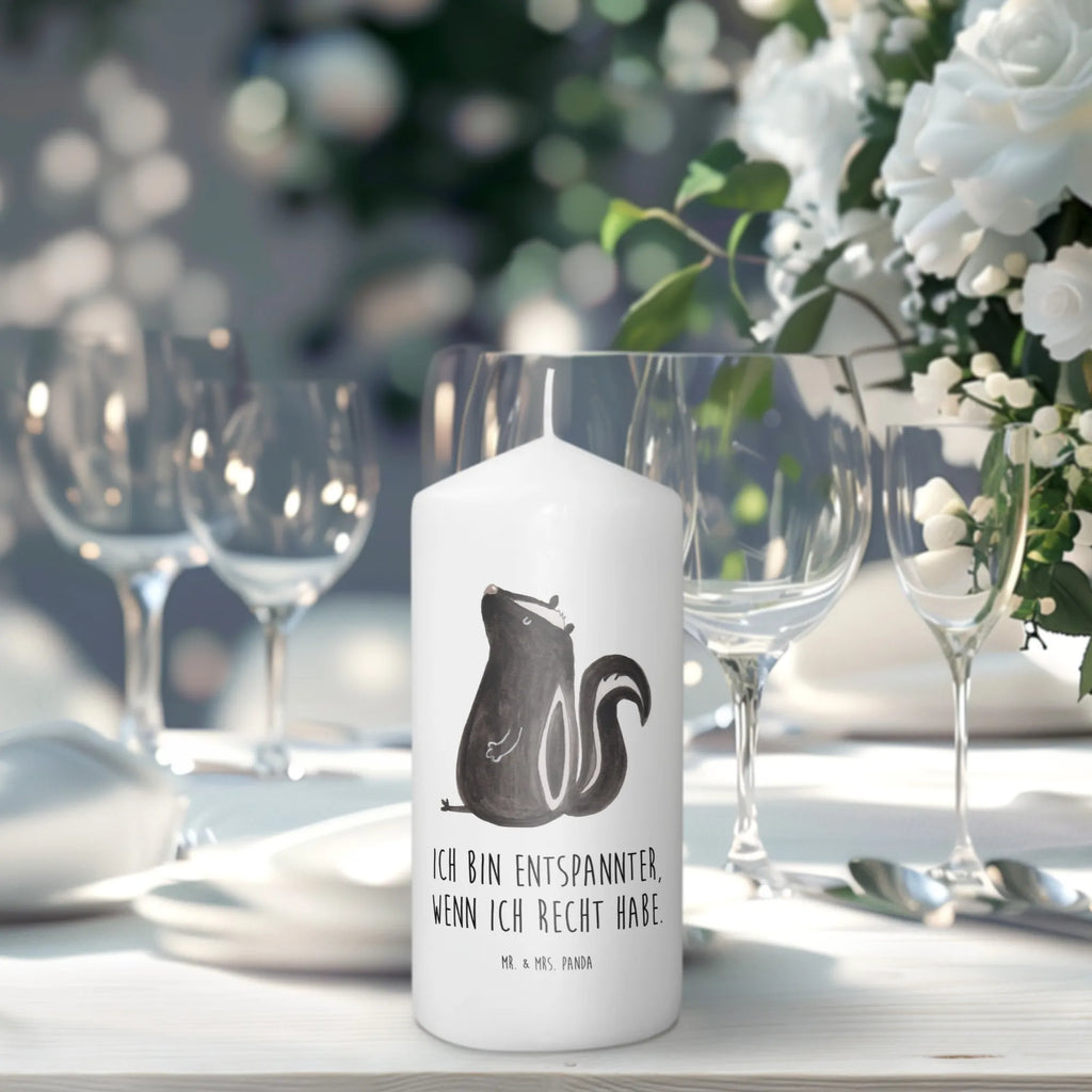 Kerze Stinktier Sitzen Tischkerze, Dekorative Kerze, Blockkerze, Weihnachtskerze, Erinnerungskerze, Grosse Kerze, Osterkerze, Zylinderkerze, Wunschkerze, Adventskerze, Kerze Mit Spruch, Geburtstagskerze, Tafelkerze, Hochzeitskerze, Dekokerze, Erinnerungslicht, Dinnerkerze, Stumpenkerze, Kommunionskerze, Gartenkerze, Geburtskerze, Wachskerze, Laternenkerze, Bedruckte Kerze, Handgemachte Kerze, Schmuckkerze, Kerze Mit Motiv, Skunk, Stinktier, Büro, Stinker, Besserwisser, Spruch, Wildtier, Stinki, Recht, Raubtier