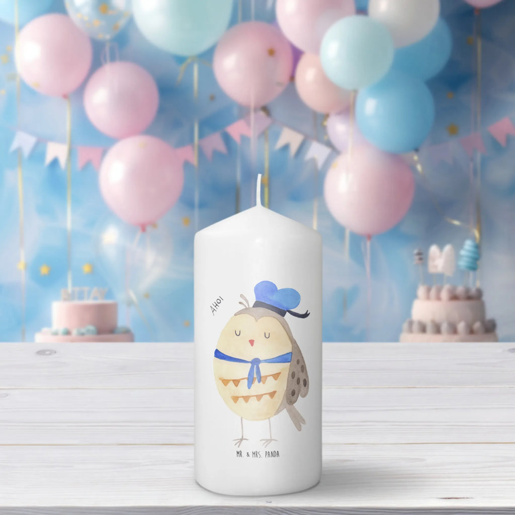 Kerze Eule Matrose Erinnerungskerze, Wachskerze, Kerze Mit Motiv, Erinnerungslicht, Bedruckte Kerze, Handgemachte Kerze, Tischkerze, Wunschkerze, Kerze Mit Spruch, Hochzeitskerze, Osterkerze, Grosse Kerze, Geburtskerze, Zylinderkerze, Weihnachtskerze, Dinnerkerze, Geburtstagskerze, Tafelkerze, Schmuckkerze, Gartenkerze, Dekorative Kerze, Dekokerze, Kommunionskerze, Blockkerze, Adventskerze, Laternenkerze, Stumpenkerze, Eule, Wortspiel Lustig, Matrose, Owl, Ehe, Hochzeitstag Geschenk, Eule Spruch, Freundin, Seefahrer, Heimathafen, Eule Deko