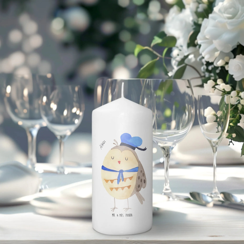 Kerze Eule Matrose Erinnerungskerze, Wachskerze, Kerze Mit Motiv, Erinnerungslicht, Bedruckte Kerze, Handgemachte Kerze, Tischkerze, Wunschkerze, Kerze Mit Spruch, Hochzeitskerze, Osterkerze, Grosse Kerze, Geburtskerze, Zylinderkerze, Weihnachtskerze, Dinnerkerze, Geburtstagskerze, Tafelkerze, Schmuckkerze, Gartenkerze, Dekorative Kerze, Dekokerze, Kommunionskerze, Blockkerze, Adventskerze, Laternenkerze, Stumpenkerze, Eule, Wortspiel Lustig, Matrose, Owl, Ehe, Hochzeitstag Geschenk, Eule Spruch, Freundin, Seefahrer, Heimathafen, Eule Deko