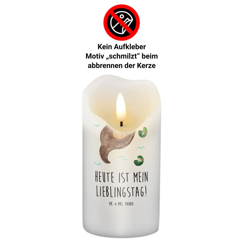 Kerze Otter Seerose Dekokerze, Erinnerungslicht, Geburtstagskerze, Kerze Mit Motiv, Weihnachtskerze, Dekorative Kerze, Handgemachte Kerze, Laternenkerze, Adventskerze, Zylinderkerze, Dinnerkerze, Geburtskerze, Blockkerze, Kommunionskerze, Schmuckkerze, Hochzeitskerze, Osterkerze, Grosse Kerze, Stumpenkerze, Tafelkerze, Wachskerze, Bedruckte Kerze, Wunschkerze, Erinnerungskerze, Gartenkerze, Kerze Mit Spruch, Tischkerze, Otter, Fischotter, Seeotter, Otter Seeotter See Otter