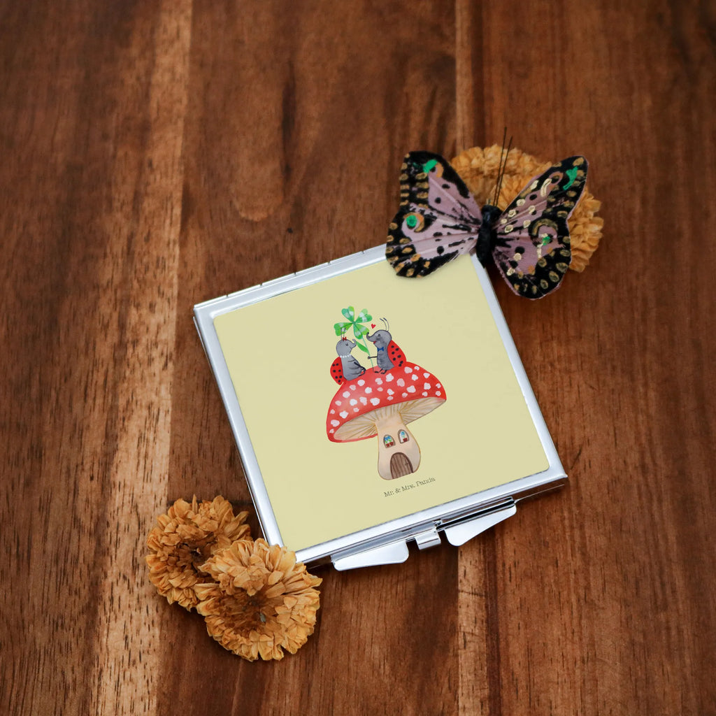 Handtaschenspiegel quadratisch Marienkäfer Paar Fliegenpilz Deko Handspiegel, Taschen-Kosmetikspiegel, Spiegel Für Handtasche, Handtaschenspiegel, Spiegel Für Unterwegs, Runder Taschenspiegel, Kompaktspiegel, Handspiegel Zum Mitnehmen, Schminkspiegel Kompakt, Quadratischer Handspiegel, Kosmetikspiegel Klein, Klappspiegel, Spiegel Für Schminktasche, Handspiegel Für Damen, Tragbarer Spiegel, Taschenspiegel, Reise Spiegel, Design Taschenspiegel, Handspiegel Mit Hülle, Schminkspiegel To Go, Klappbarer Taschenspiegel, Mini Spiegel, Handspiegel Geschenkidee, Vintage Kompaktspiegel, Spiegel Für Make-Up Tasche, Klappbarer Handspiegel, Tiermotive, Gute Laune, lustige Sprüche, Tiere, Fleigenpilzhaus, zuhause, Haus, Fliegenpilz, Marienkäfer, Wohnung