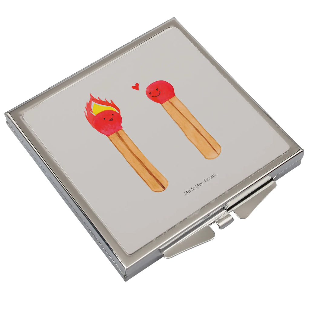 Handtaschenspiegel quadratisch Streichhölzer Design Taschenspiegel, Schminkspiegel To Go, Handspiegel Zum Mitnehmen, Tragbarer Spiegel, Silber, Schminkspiegel Kompakt, Handspiegel Geschenkidee, Spiegel Für Unterwegs, Handtaschenspiegel, Mini Spiegel, Spiegel Für Handtasche, Taschenspiegel, Deko Handspiegel, Taschen-Kosmetikspiegel, Spiegel Für Make-Up Tasche, Handspiegel Für Damen, Klappbarer Taschenspiegel, Reise Spiegel, Kosmetikspiegel Klein, Kompaktspiegel, Klappbarer Handspiegel, Klappspiegel, Runder Taschenspiegel, Vintage Kompaktspiegel, Handspiegel Mit Hülle, Spiegel Für Schminktasche, Quadratischer Handspiegel, Verlobung, Jahrestag, Hocheitstag, Heiratsantrag, Heiraten, Liebesgeschenk, Freundin, Freund, Ehefrau, Ehemann, Liebe, Partner, Streichhölzer