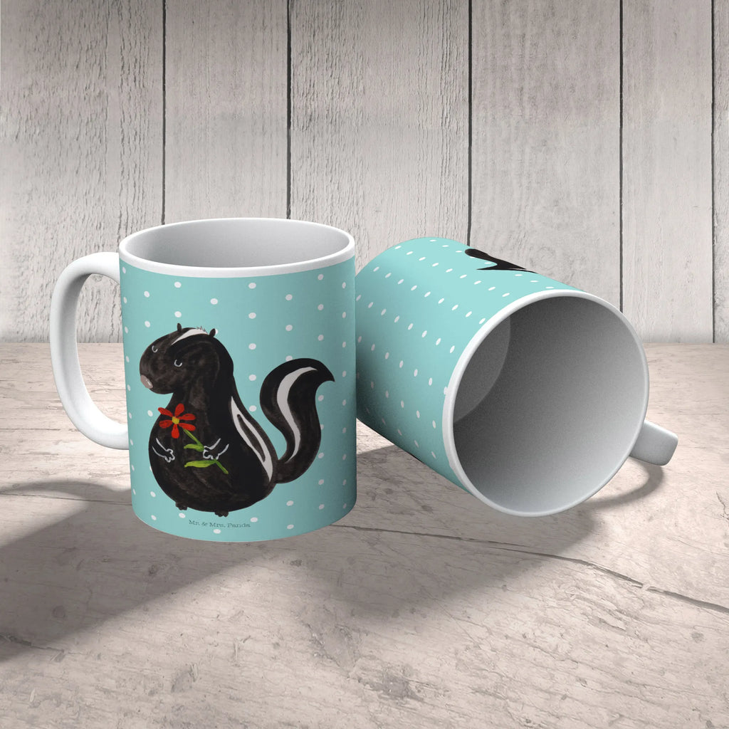 Mug skunk flower Geschenktasse, Tasse mit Motiven, Kaffeetasse, Bürotasse, Keramiktasse, Porzellantasse, Teetasse, Tasse, Tasse mit Zitaten, Stinktier, Skunk, Raubtier, Dreams, Träume, Tagträumer, Stinker, Stinki, Wildtier, verträumt