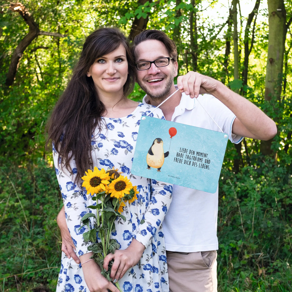 Deko Schild Pinguin Luftballon hängeschild, sprüche schild, Spruchschild, Türschild Familie, Motivschild, Holztafel, Deko Wandtafel, Küchenschild, dekoschilder, Schild, wandtafel, dekoration schild, wandhänger, Dekoschild, Holzschild, Badschild, Deko Schild, Türschild, Schild mit Spruch, dekotafel, holzbild, Wandschild, Pinguin, Neustart, Motivation, Geschenk Freundin, Glück, Liebe, Pinguine, Lebenslust, Geschenkidee, Luftballon, Tagträume, Neues Leben, Beste Freundin