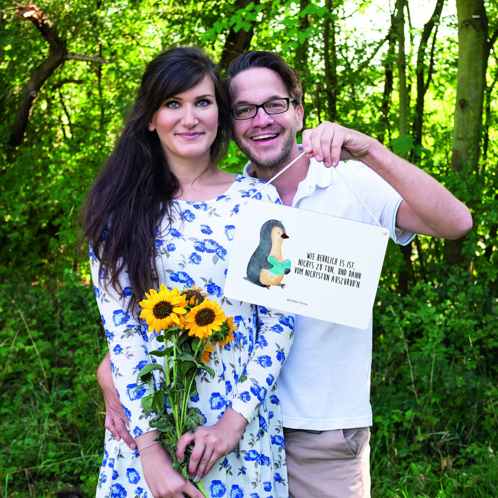 Decorative sign Penguin A book Holzschild, Spruchschild, dekotafel, wandhänger, dekoration schild, sprüche schild, Badschild, Dekoschild, Küchenschild, Deko Wandtafel, dekoschilder, Türschild, hängeschild, holzbild, Türschild Familie, Holztafel, Deko Schild, Wandschild, Schild mit Spruch, Motivschild, Schild, wandtafel, Pinguin, Bücherwurm, Lesen, Freizeit, Pinguine, Nichtstun, Ferien, Faulenzen, Buch, Urlaub