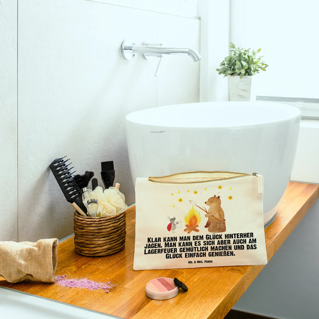 torebka na makijaż Niedźwiedź i biedronka przy ognisku Schminktasche Wasserdicht, Schminktasche Für Teenager, Schminktasche Mit Muster, Schminkbeutel, Kosmetiktasche, Schminktasche Geschenk, Schminktasche Minimalistisch, Stifteaufbewahrung, Schminktäschchen, Schminktasche Blumen, Schminktasche Mit Fächern, Schminktasche Reise, Schminktasche Klein, Kosmetiktasche Organizer, Aufbewahrung für Schminke, Kosmetiktasche Mit Spiegel, Schminktasche Transparent, Schminktasche Für Mädchen, Schminktasche Zum Aufhängen, Reise-Kosmetiktasche, Schminktasche Modern, Schminktasche Für Unterwegs, Schminktasche Nachhaltig, Schminktasche, Schminktasche Mit Reißverschluss, Kosmetiktasche Zum Mitnehmen, Schminktasche Stoff, Schminktasche Tiermotiv, Bär, Teddybär, Teddy, Lagerfeuer