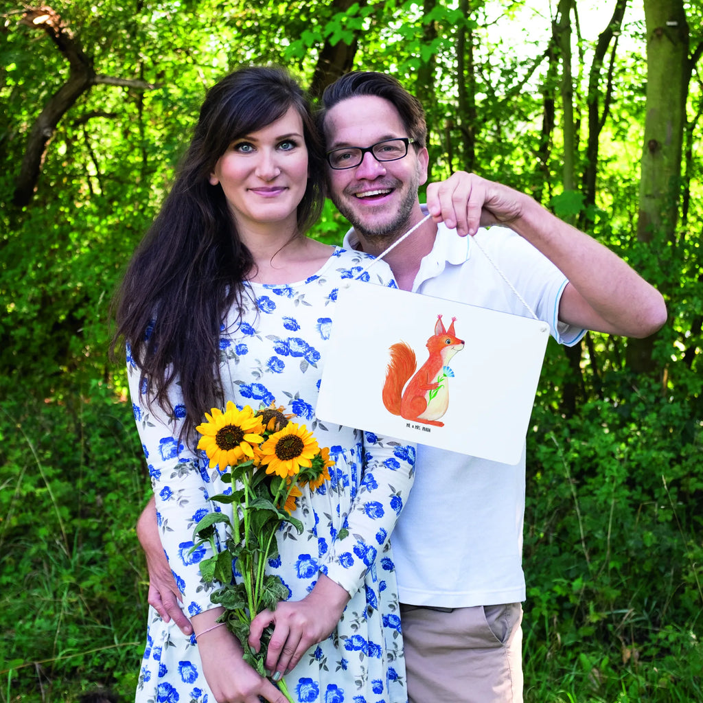 Deko Schild Eichhörnchen Blume Badschild, Deko Wandtafel, wandhänger, Wandschild, holzbild, Schild mit Spruch, Holztafel, dekotafel, Türschild Familie, Deko Schild, hängeschild, Schild, Küchenschild, Holzschild, sprüche schild, dekoration schild, dekoschilder, wandtafel, Motivschild, Spruchschild, Türschild, Dekoschild, Gute Laune, Lustige Sprüche, Tiere, Tiermotive, Spruch Positiv, Spruch Deko, Motivation Bilder, Motivation Sprüche, glücklich Spruch, Spaß, Eichhorn, Lachen, Eichhörnchen