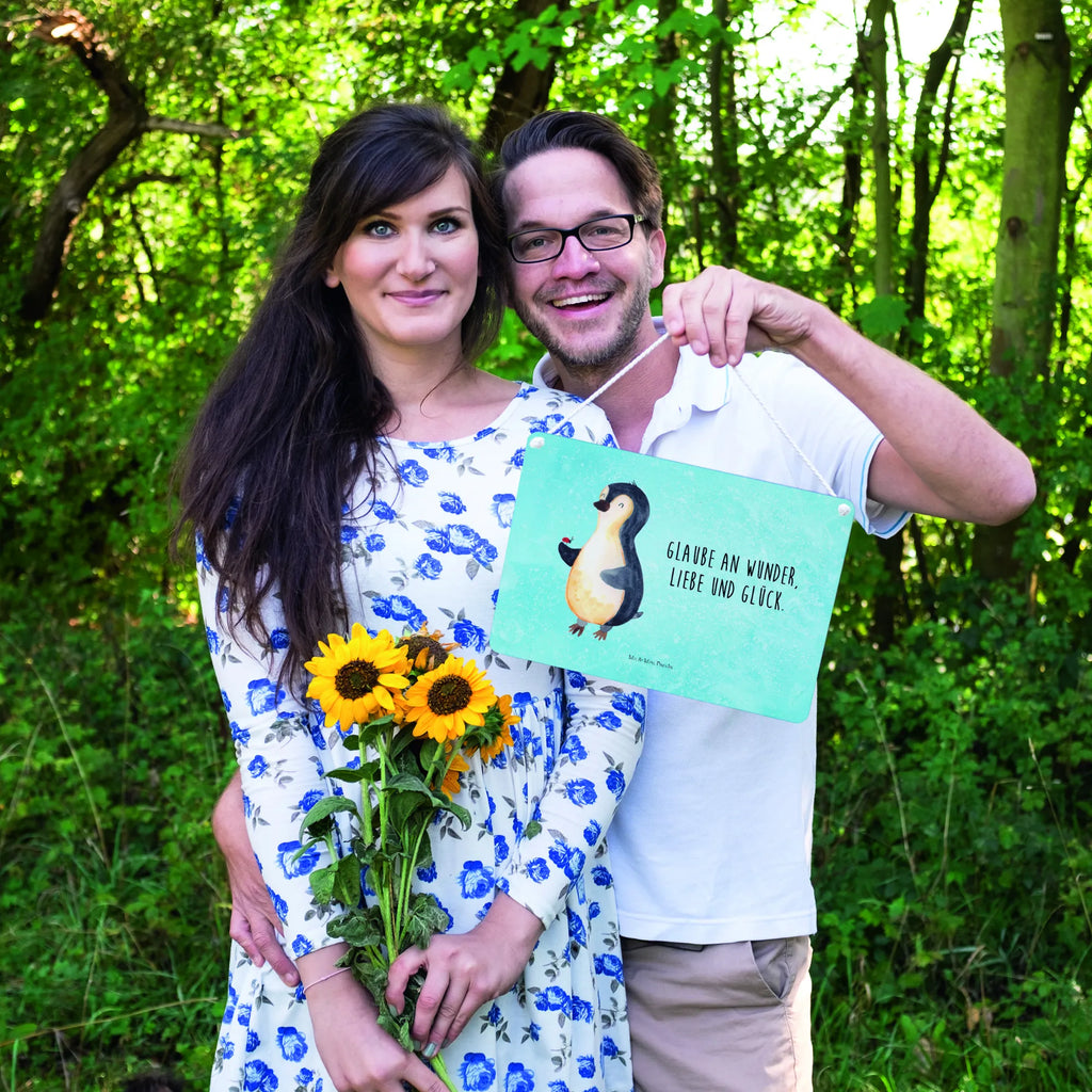 Decorative sign Penguin ladybug wandhänger, dekotafel, dekoration schild, Deko Wandtafel, Wandschild, wandtafel, Türschild Familie, Badschild, Motivschild, Dekoschild, hängeschild, Türschild, holzbild, Deko Schild, Holztafel, dekoschilder, Schild, Spruchschild, sprüche schild, Schild mit Spruch, Küchenschild, Holzschild, Pinguin, Wunder, Glück, Freude, Marienkäfer, Lebensfreude, Liebe, Pinguine